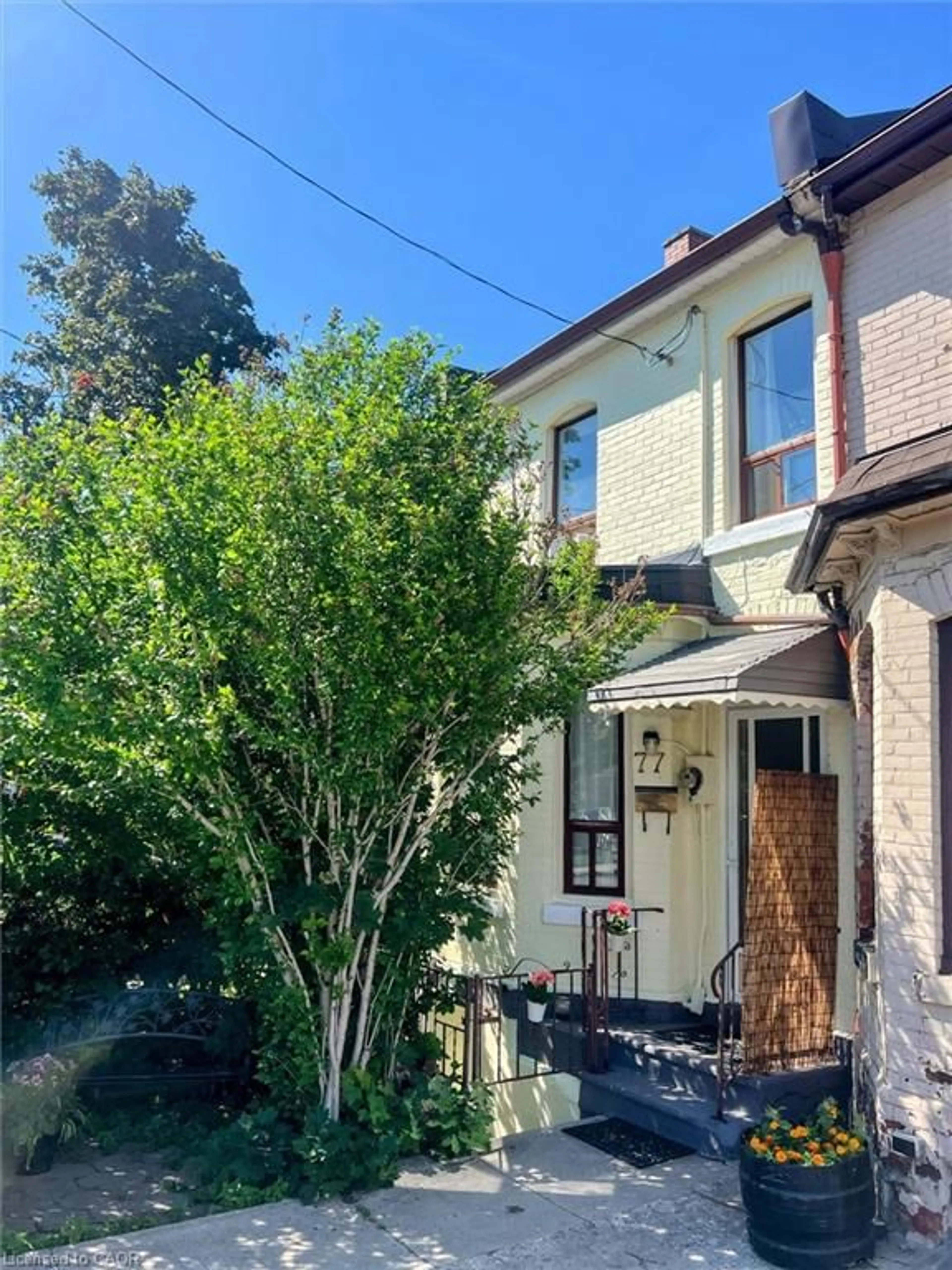 A pic from outside/outdoor area/front of a property/back of a property/a pic from drone, street for 77 Murray St, Hamilton Ontario L8L 3G1
