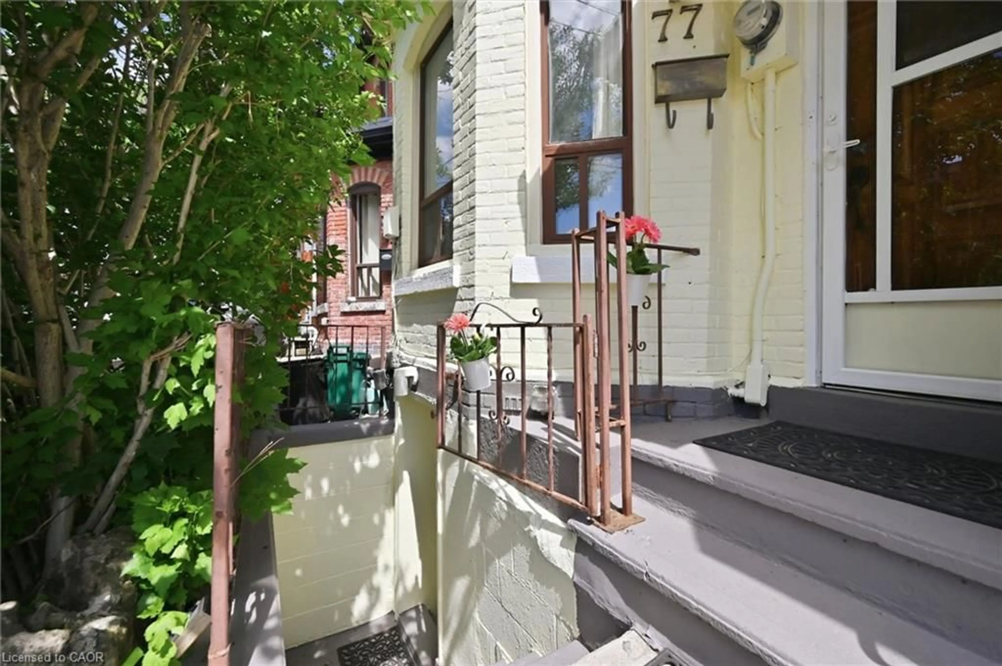 Patio, street for 77 Murray St, Hamilton Ontario L8L 3G1