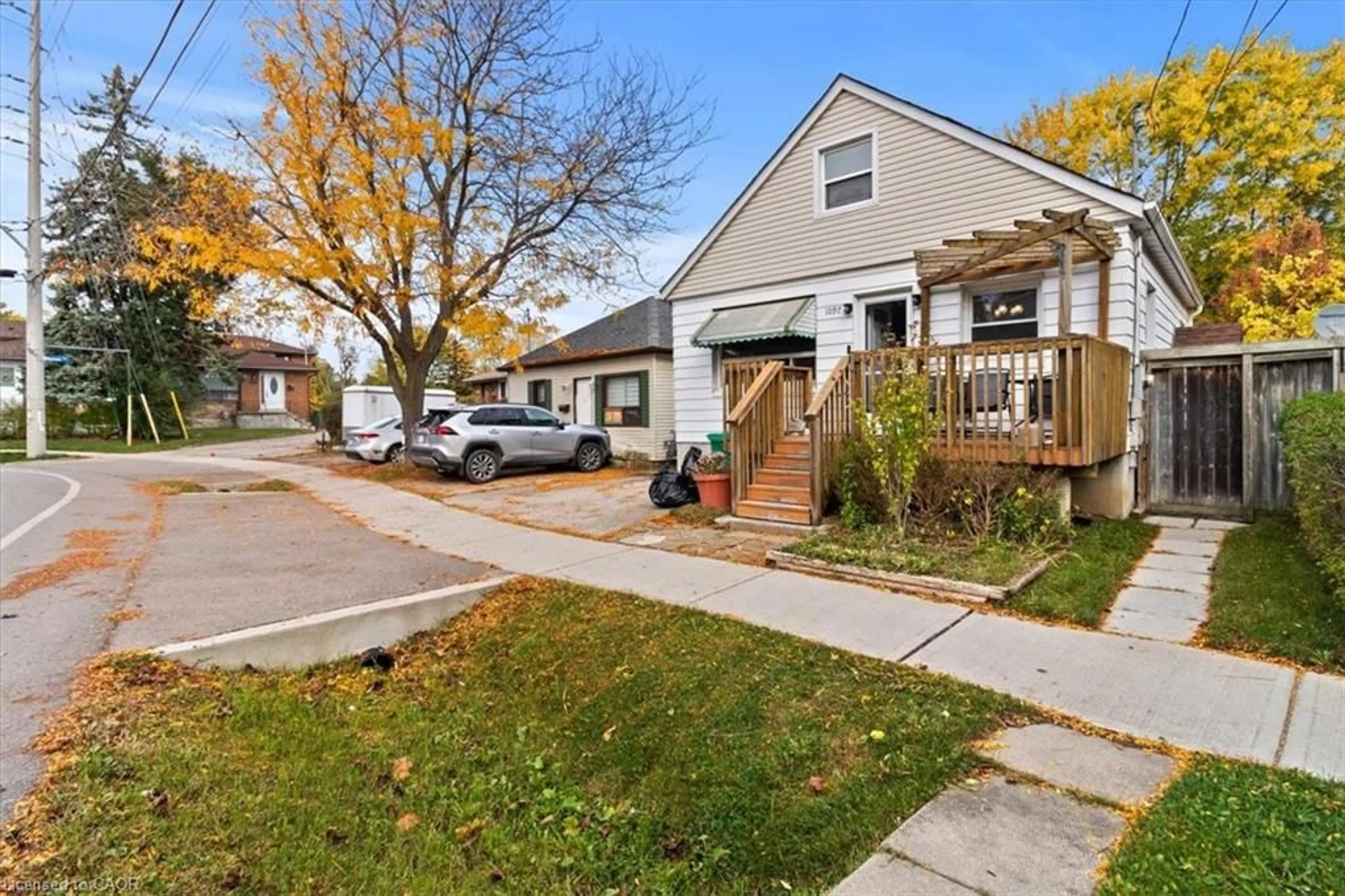Unknown for 1097 Enola Ave, Mississauga Ontario L5G 4B1