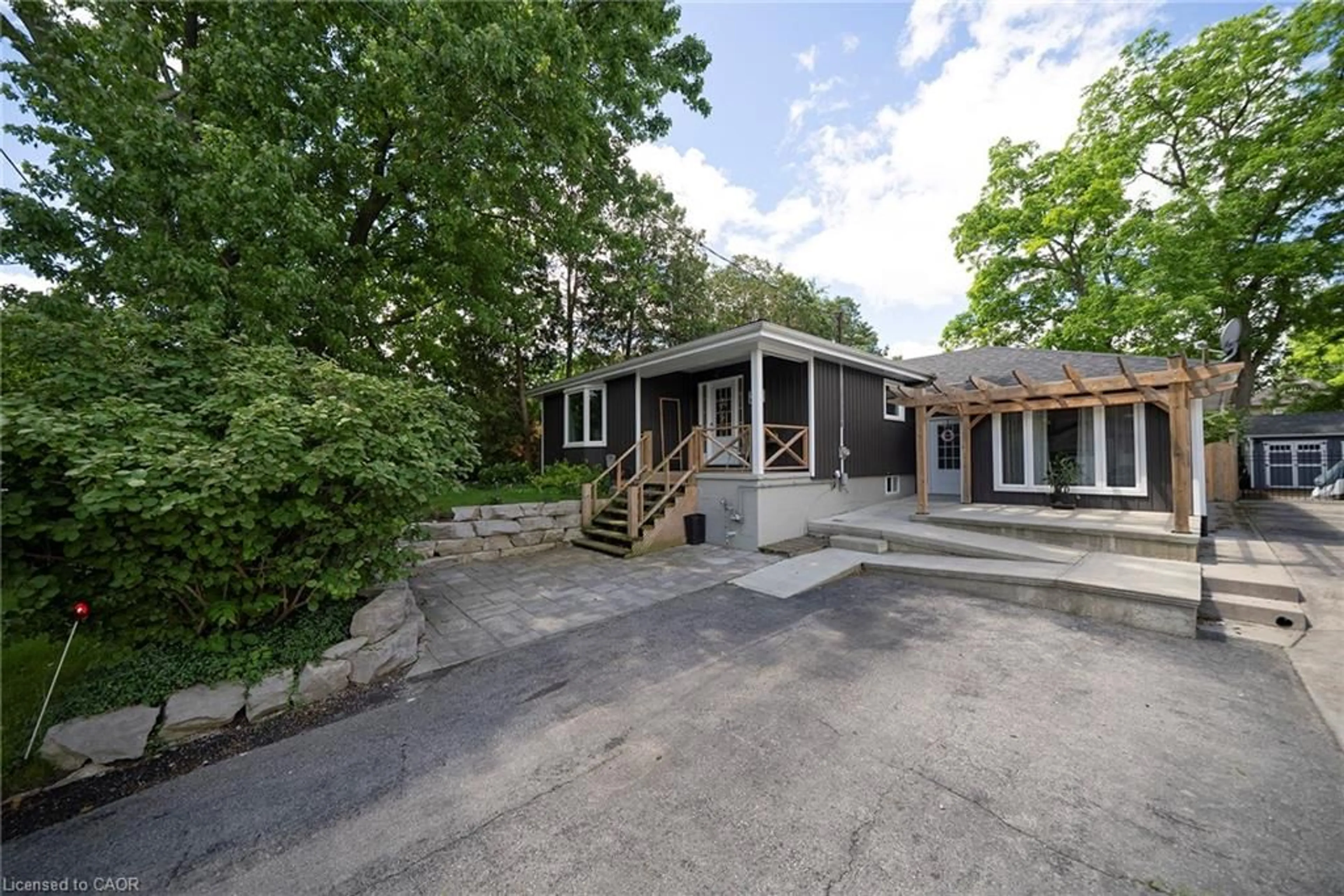 A pic from outside/outdoor area/front of a property/back of a property/a pic from drone, street for 260 Owen St, Simcoe Ontario N3Y 2V2