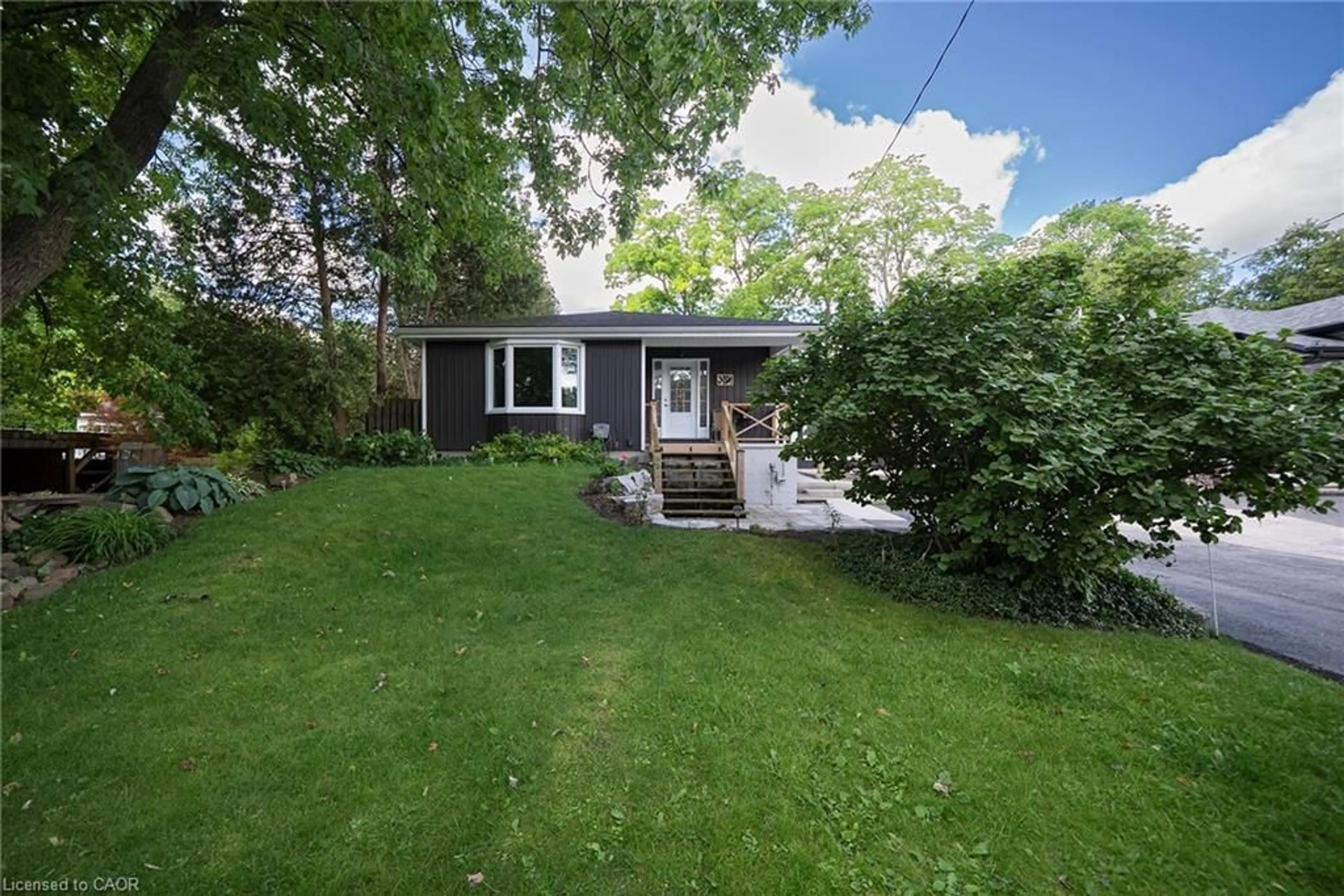 A pic from outside/outdoor area/front of a property/back of a property/a pic from drone, street for 260 Owen St, Simcoe Ontario N3Y 2V2