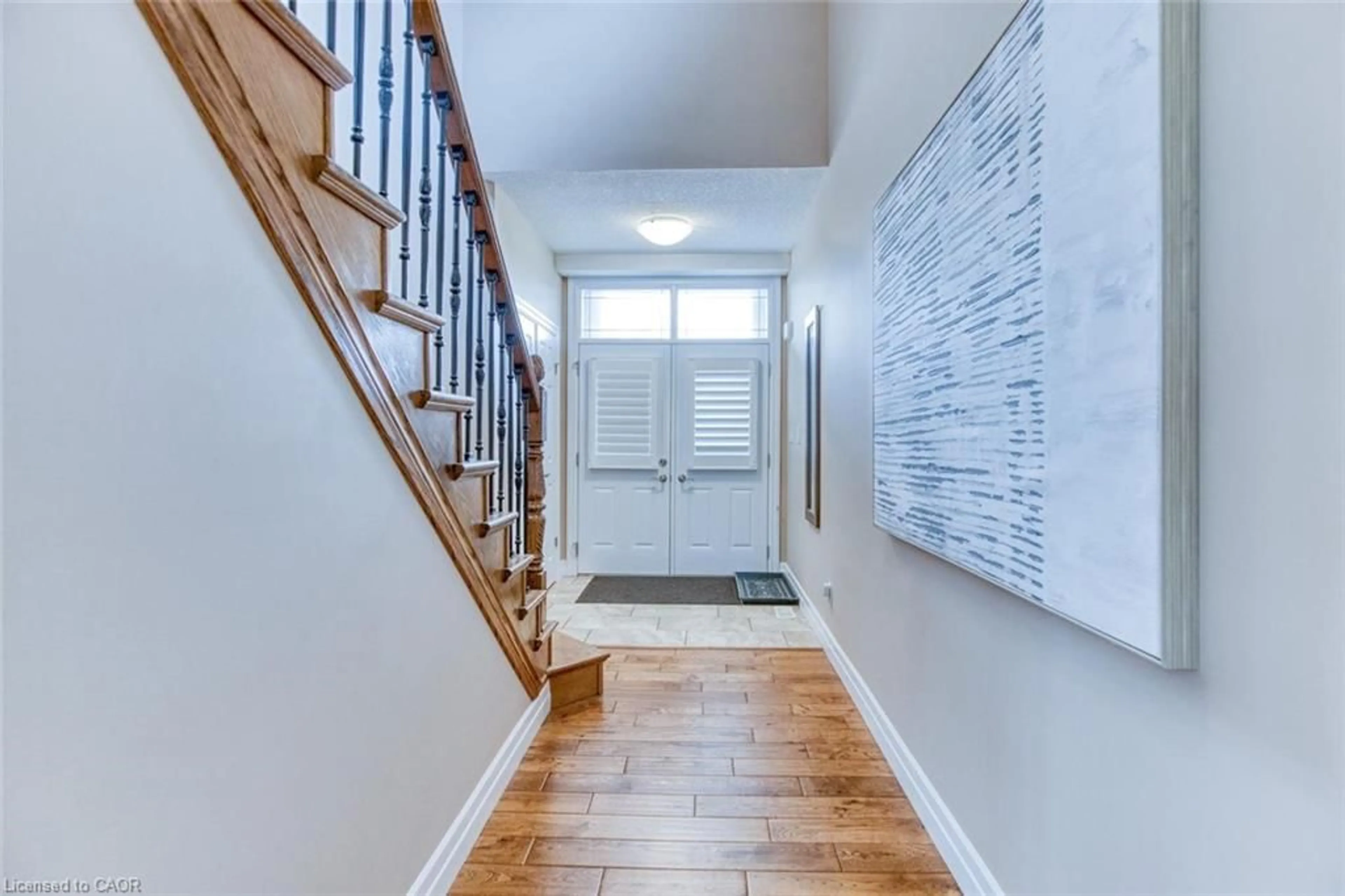 Indoor entryway for 540 Landgren Crt, Kitchener Ontario N2A 4J7