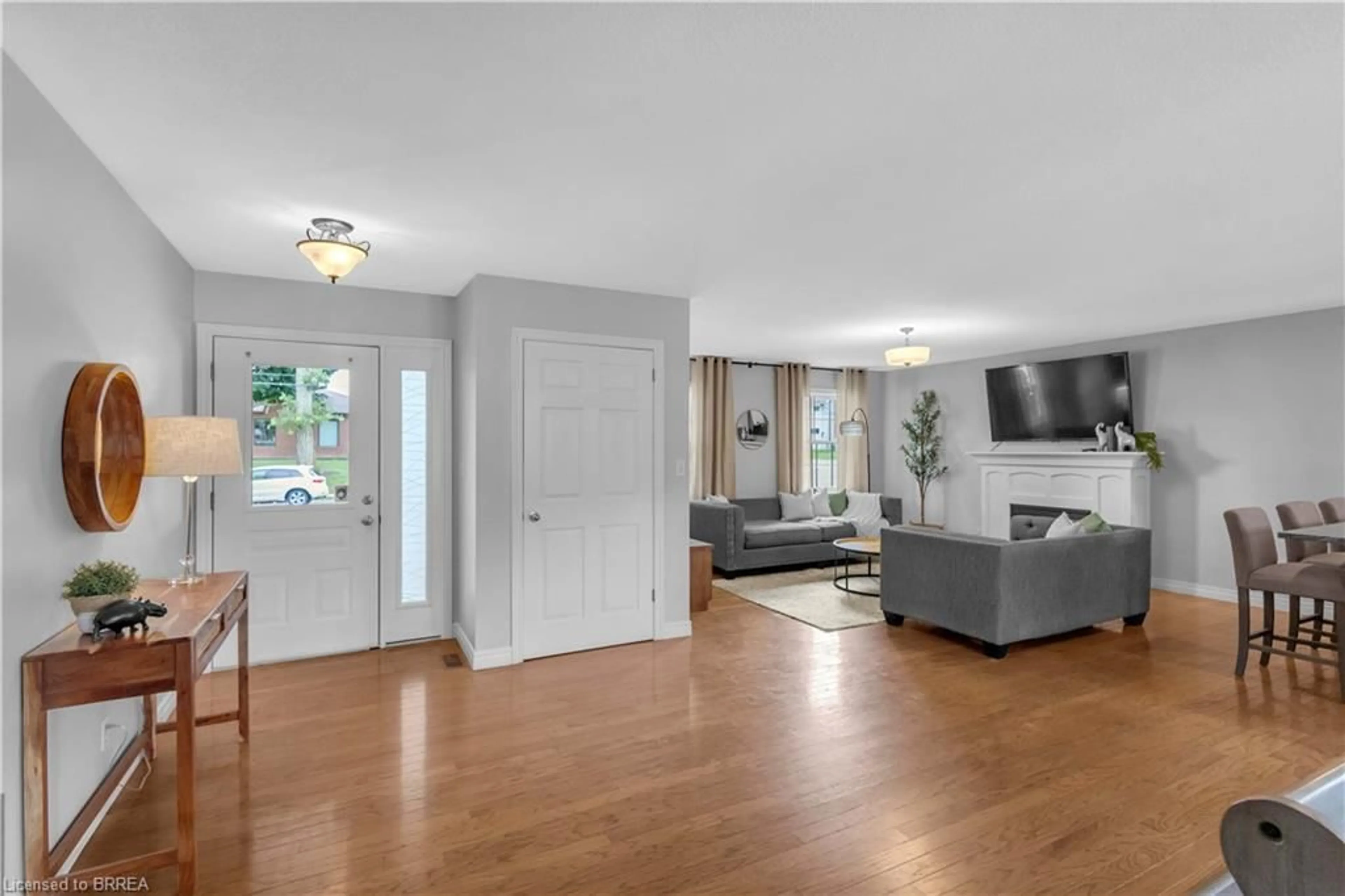 Living room with furniture, unknown for 5 Walpole Dr, Jarvis Ontario N0A 1J0