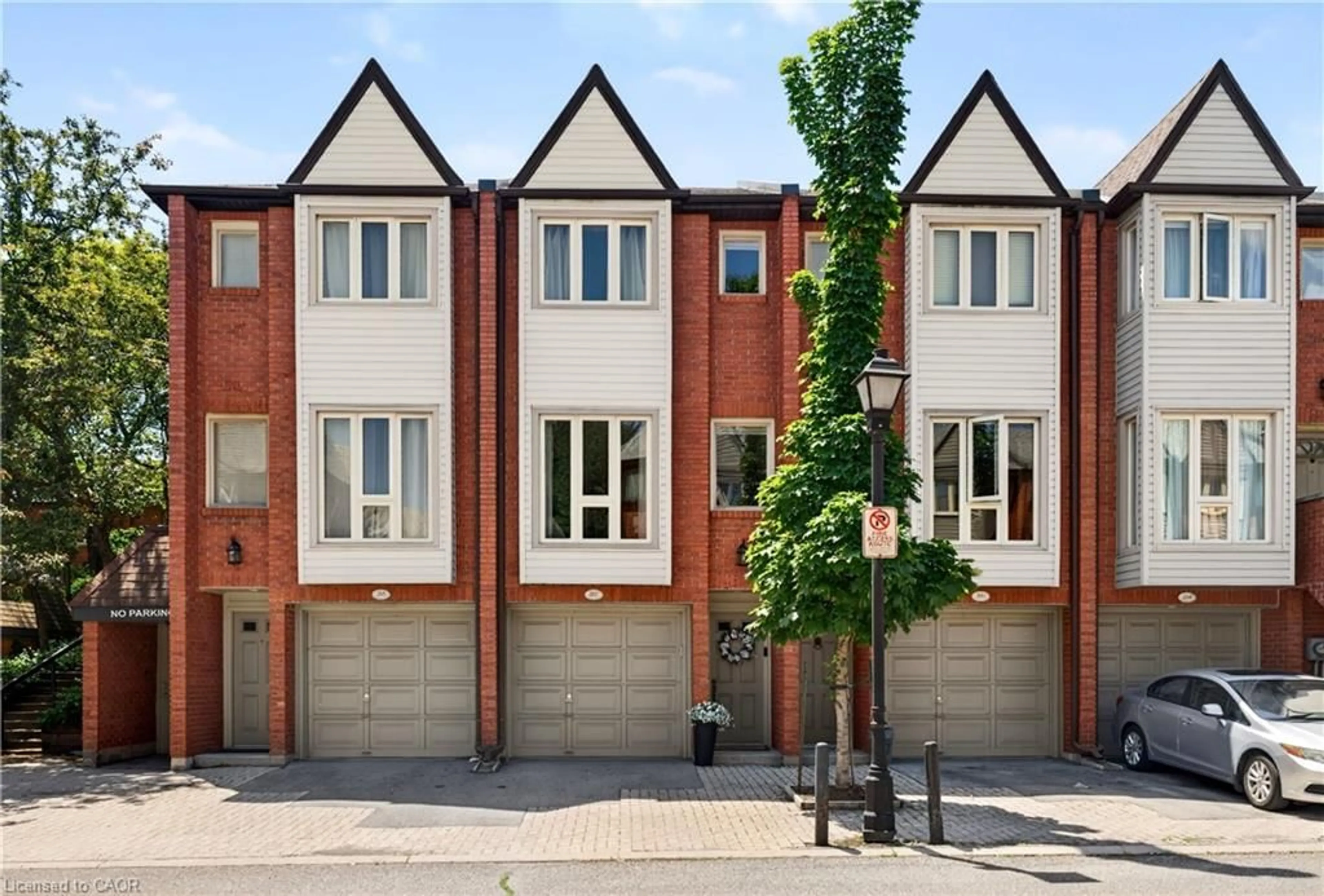 Home with brick exterior material, street for 895 Maple Ave #202, Burlington Ontario L7S 2H7