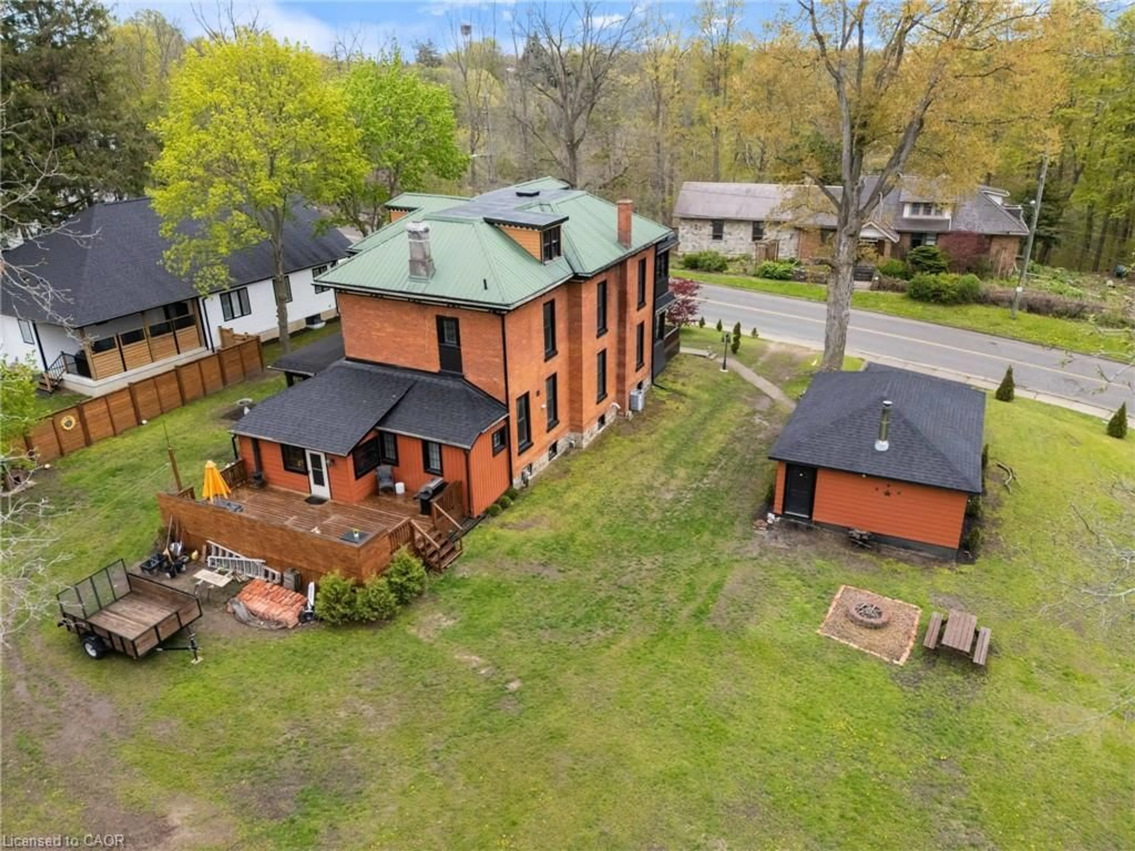 A pic from outside/outdoor area/front of a property/back of a property/a pic from drone, building for 259 Western Ave, Delhi Ontario N4B 1R9