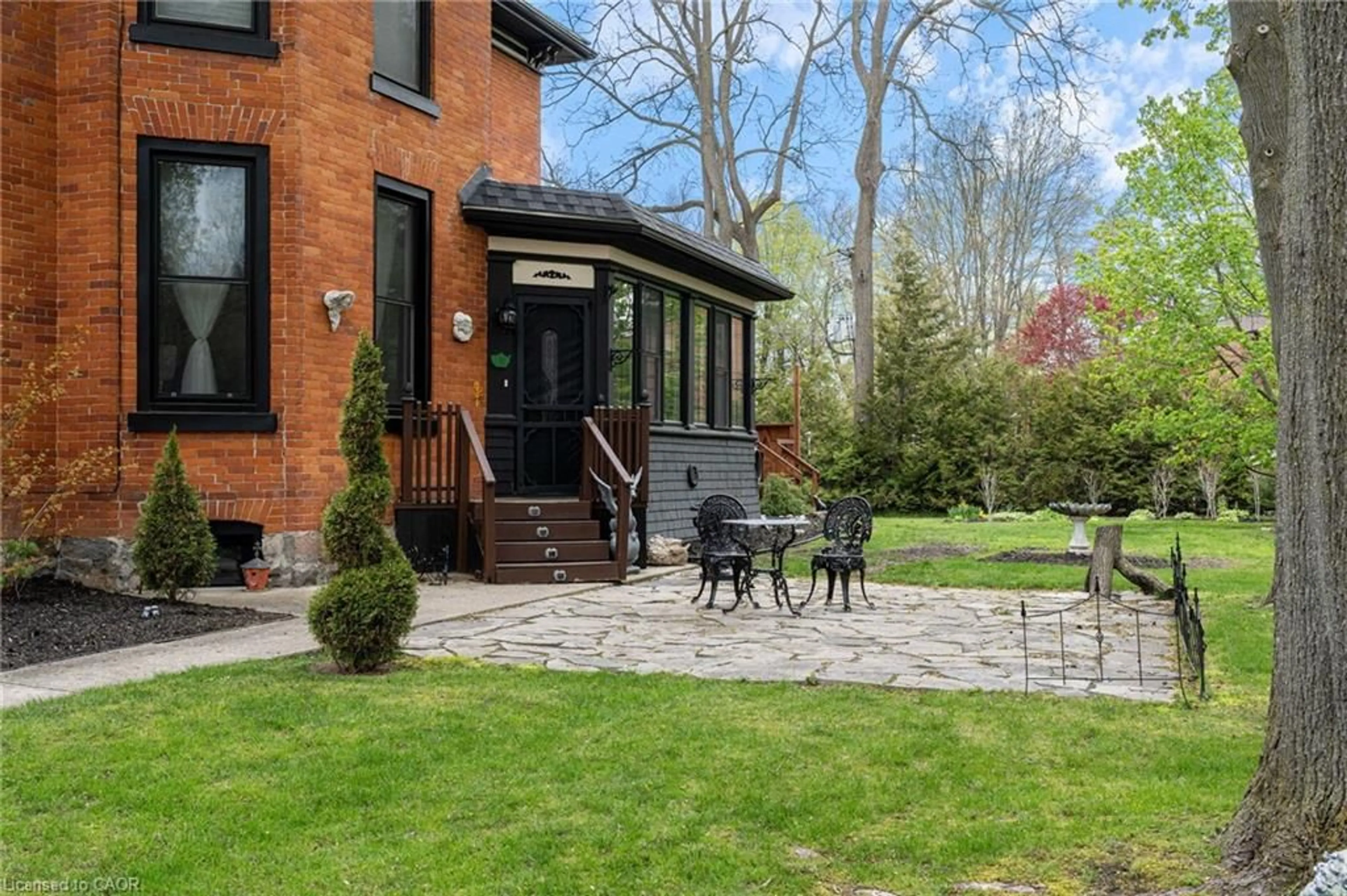 Patio, street for 259 Western Ave, Delhi Ontario N4B 1R9