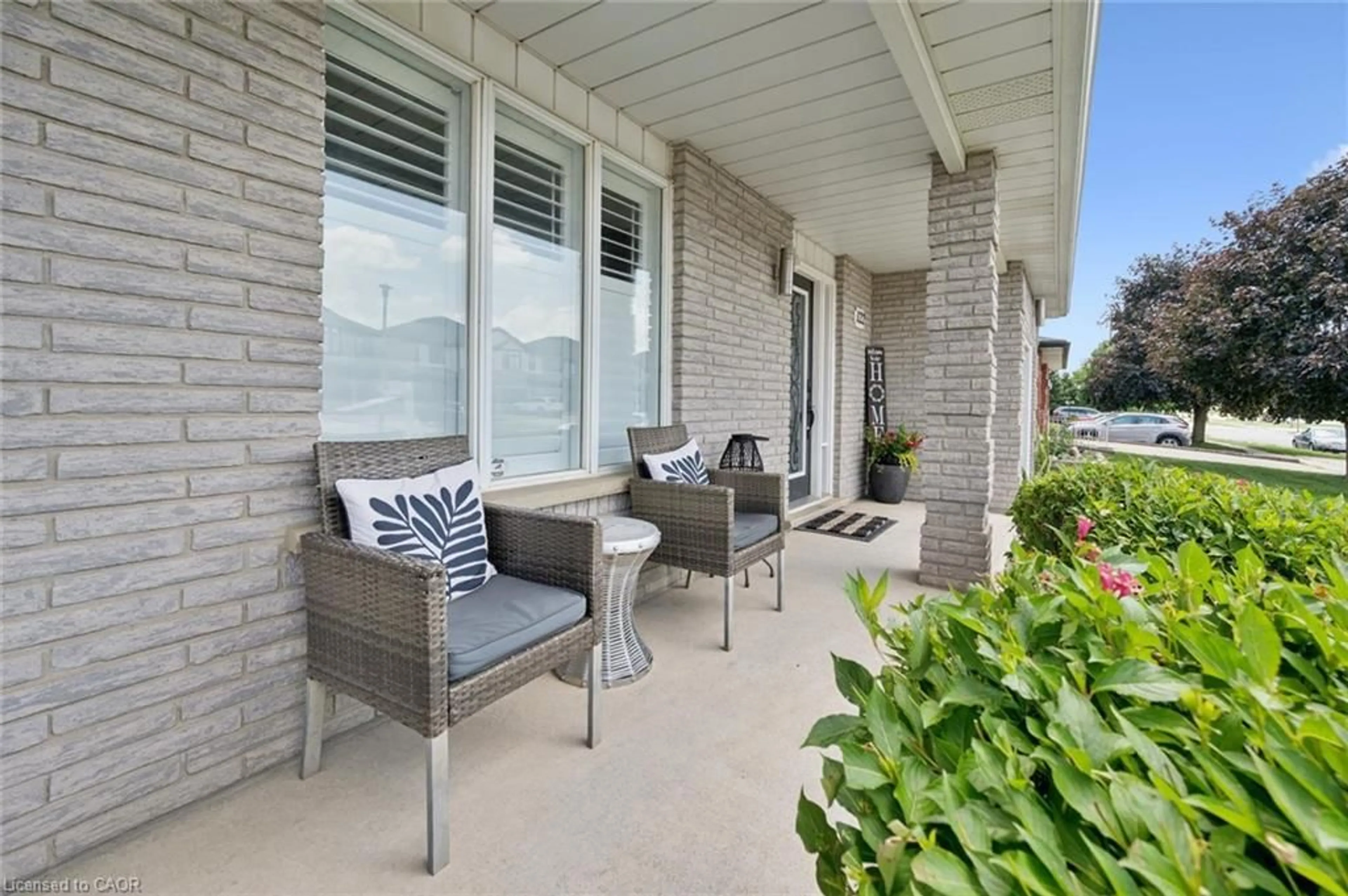 Patio, street for 122 Lisbon Pines Dr, Cambridge Ontario N1R 8C7