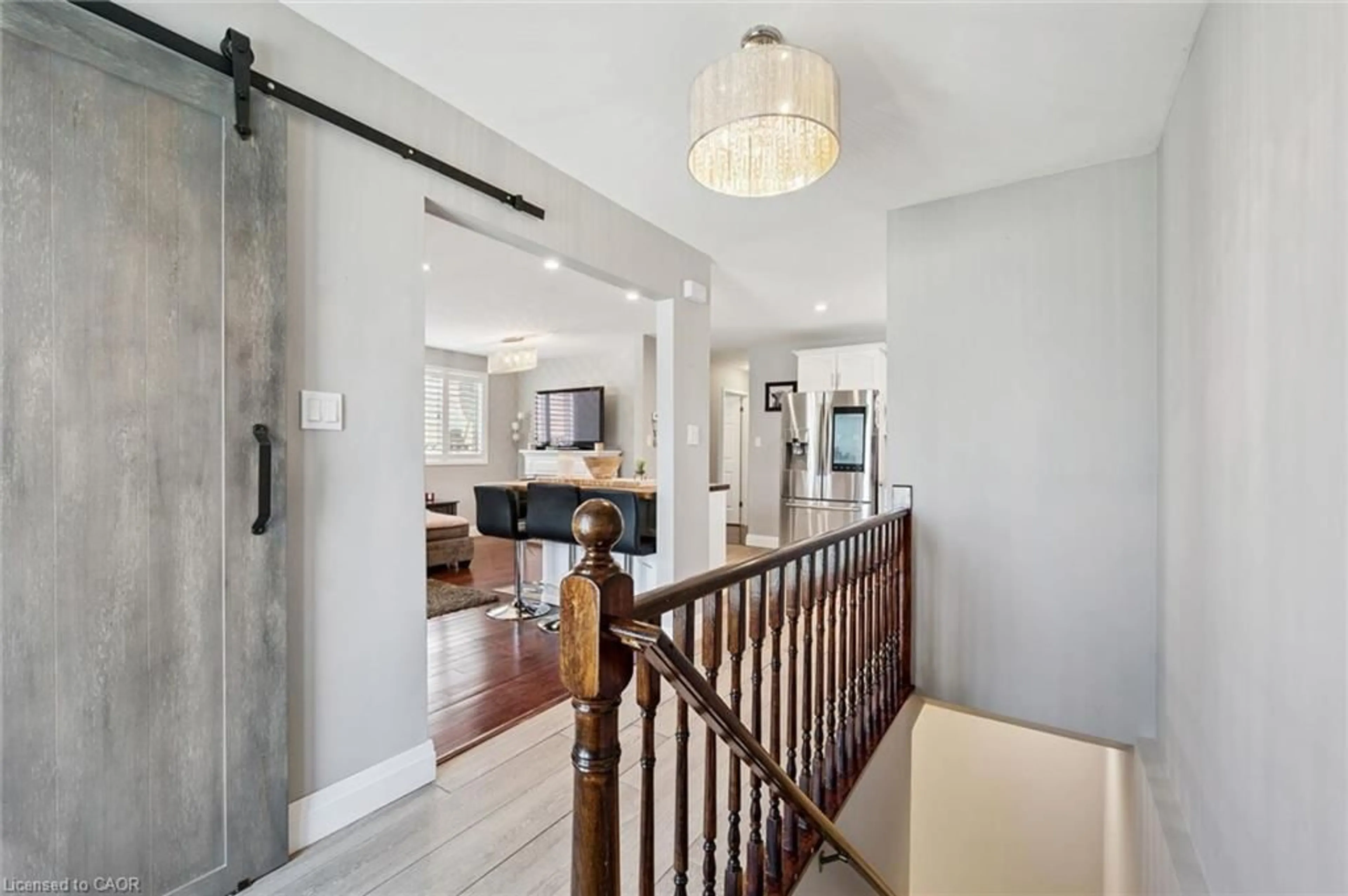 Indoor entryway for 122 Lisbon Pines Dr, Cambridge Ontario N1R 8C7
