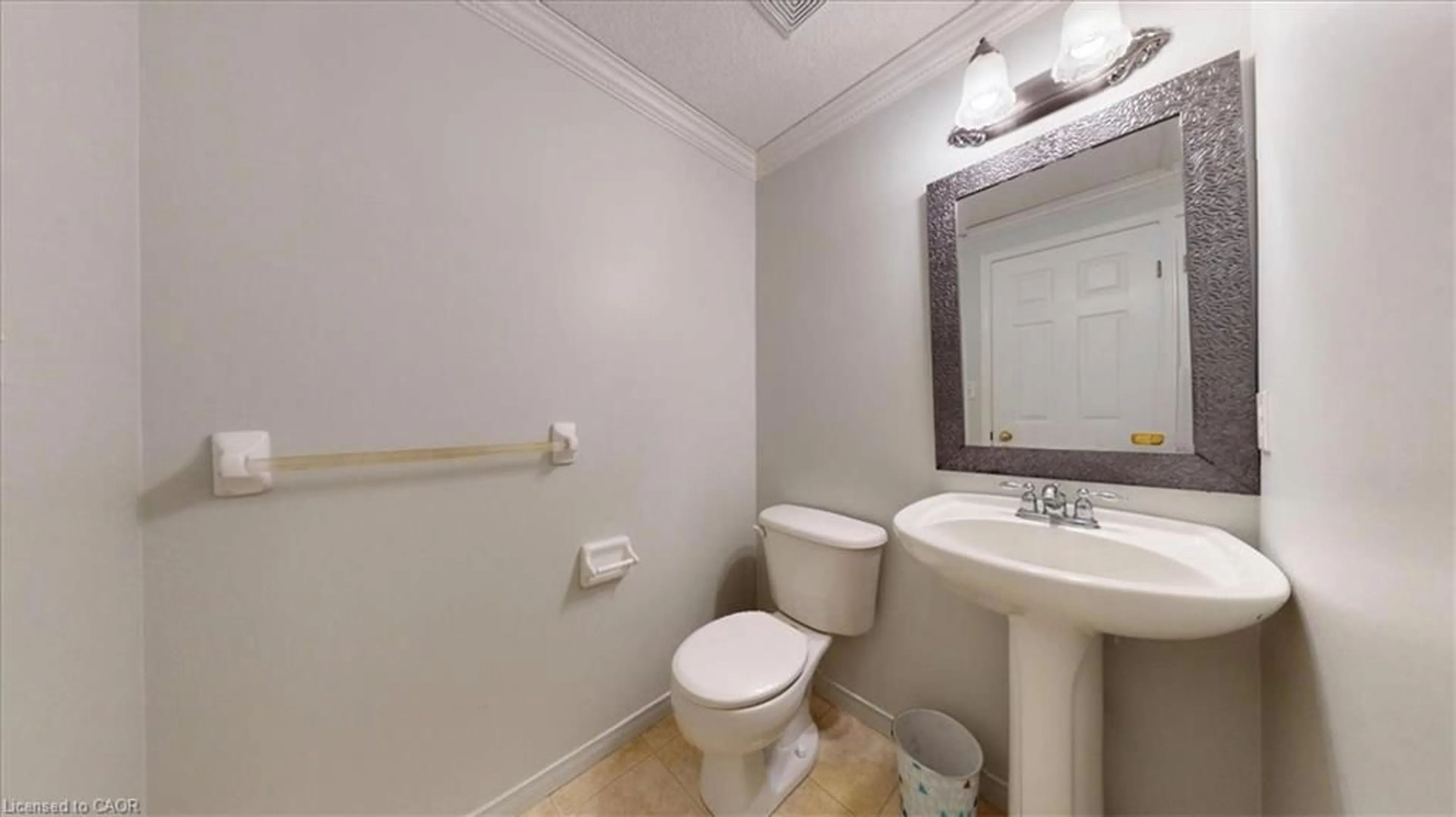 Standard bathroom, unknown for 980 Creekside Dr, Waterloo Ontario N2V 2W5