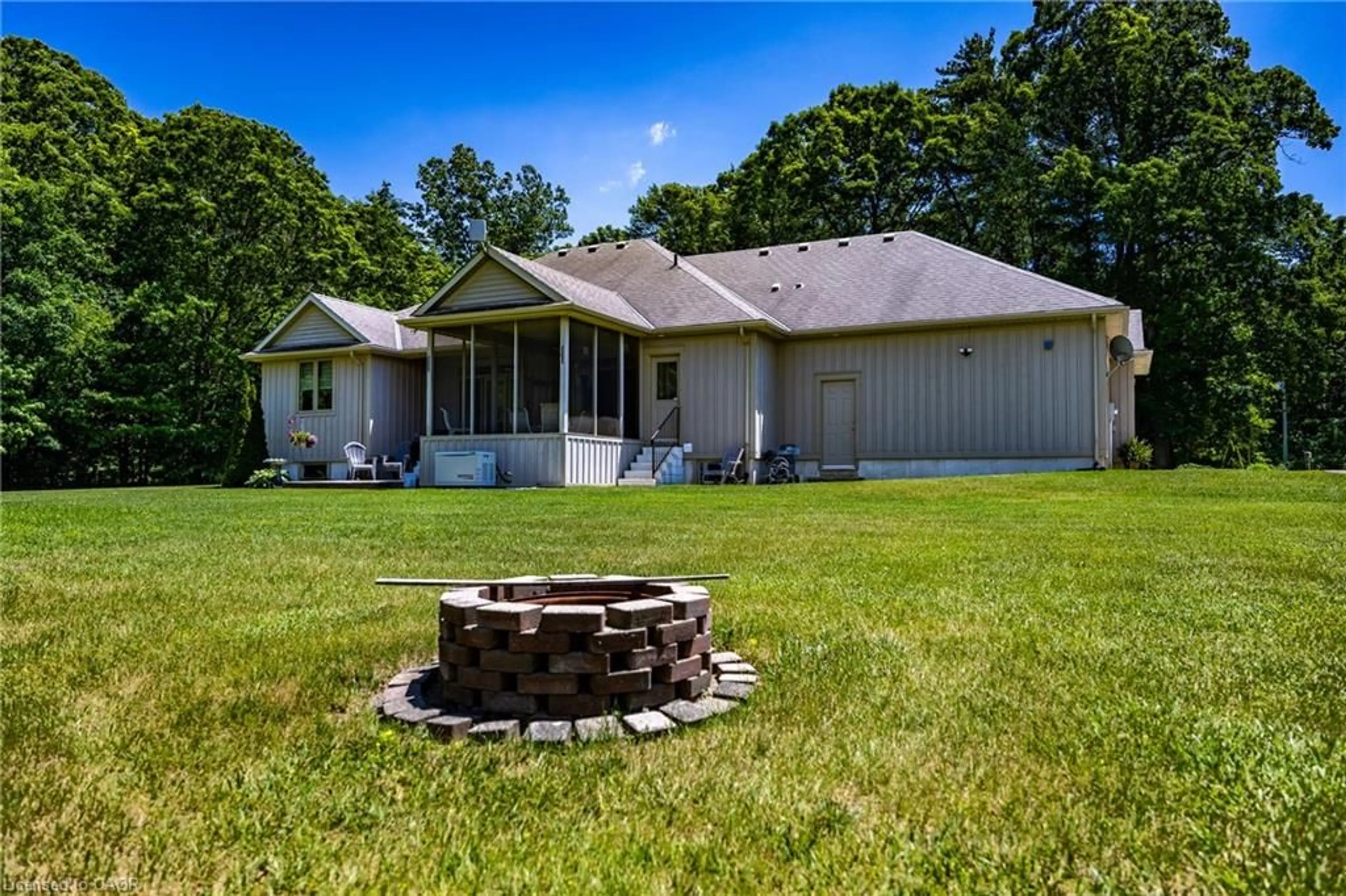 A pic from outside/outdoor area/front of a property/back of a property/a pic from drone, unknown for 1821 Norfolk County Road 45, Langton Ontario N0E 1G0