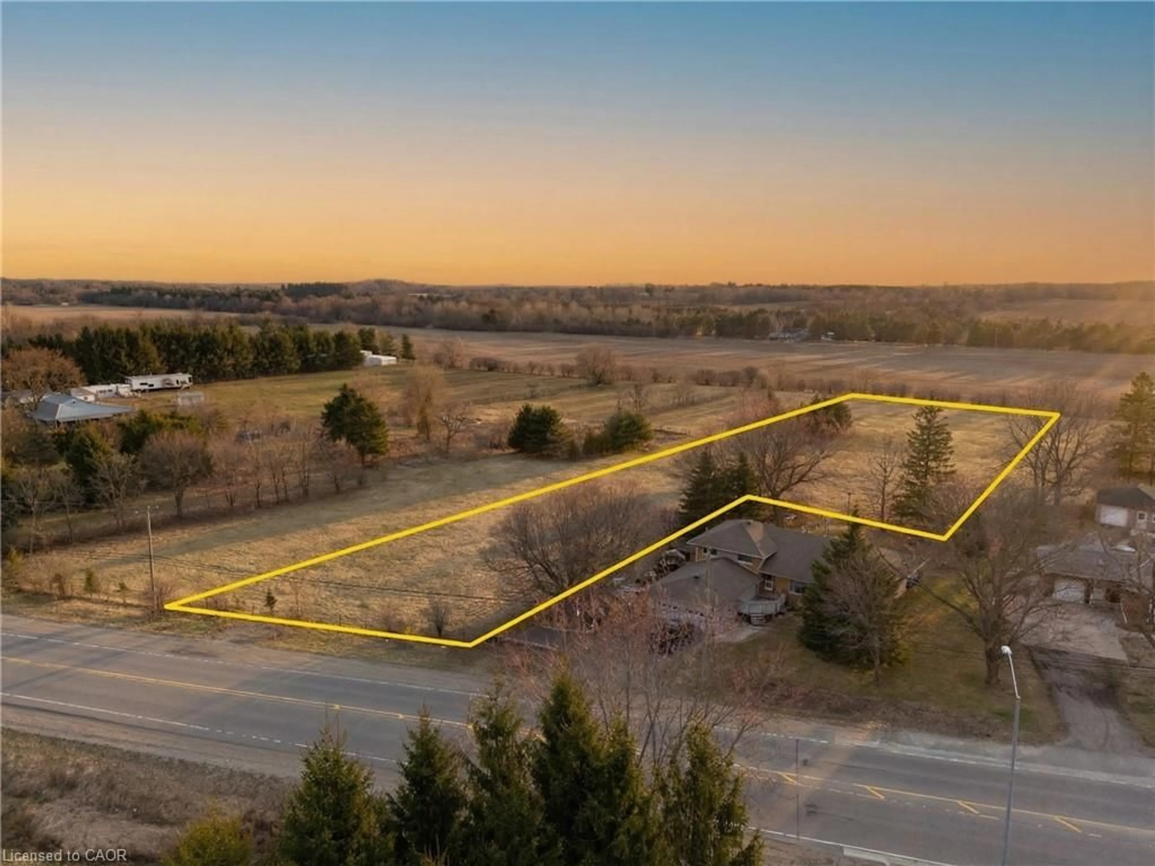 A pic from outside/outdoor area/front of a property/back of a property/a pic from drone, building for 8011 Highway 7, Guelph/Eramosa Ontario N1H 6H8