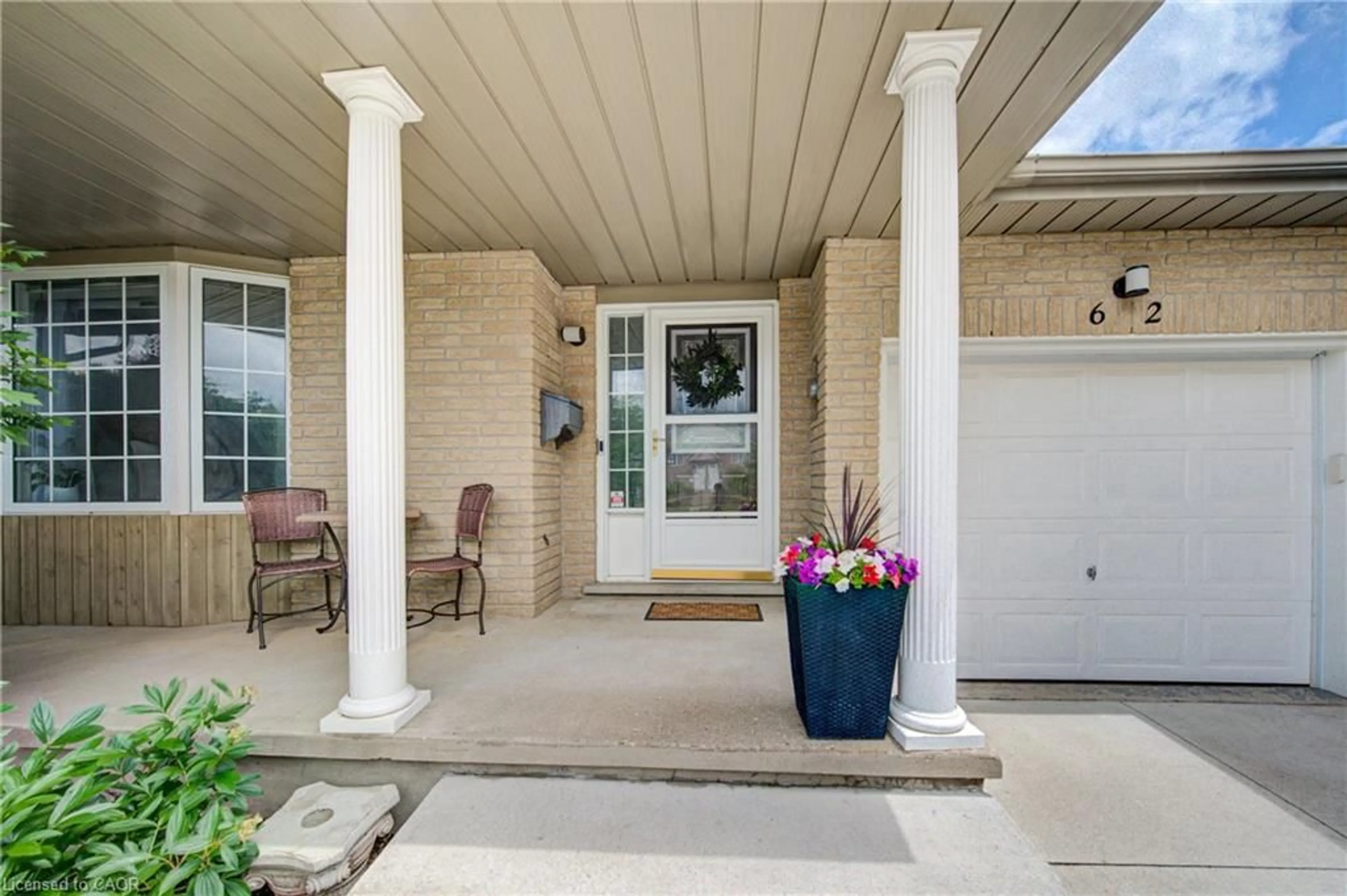 Indoor entryway for 62 Wilderness Dr, Kitchener Ontario N2E 3P2