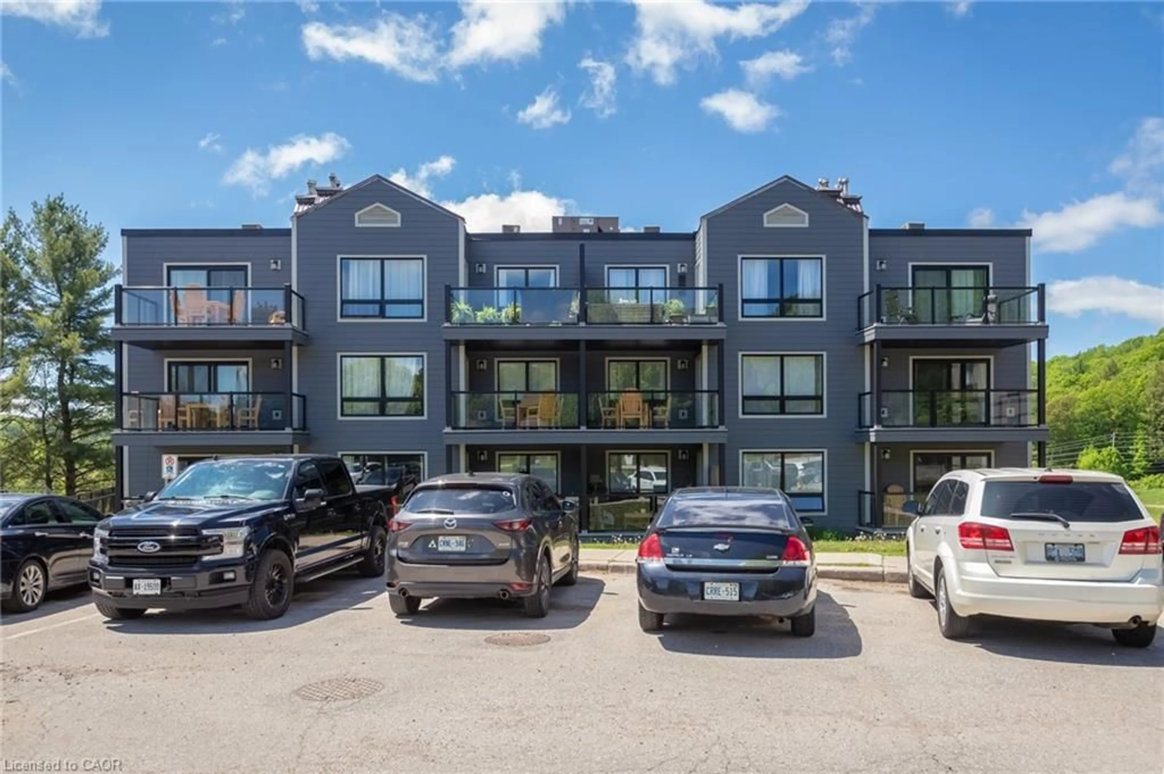 A pic from outside/outdoor area/front of a property/back of a property/a pic from drone, unknown for 1235 Deerhurst Dr #305, Huntsville Ontario P1H 2E8