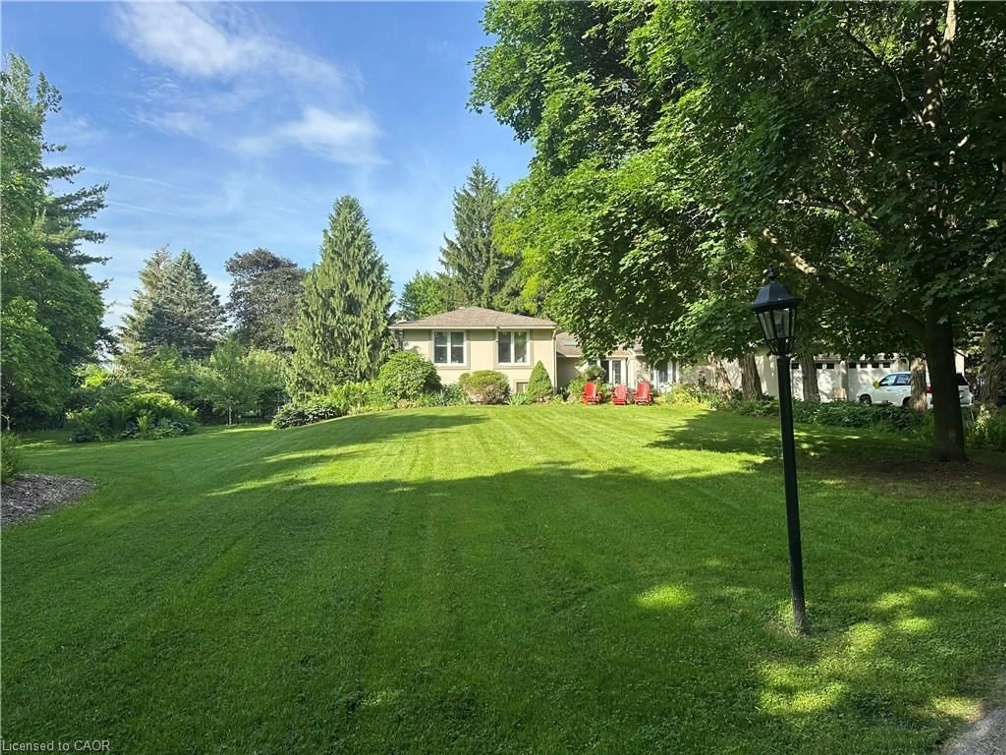 A pic from outside/outdoor area/front of a property/back of a property/a pic from drone, unknown for 5590 Blind Line, Burlington Ontario L7P 0B2