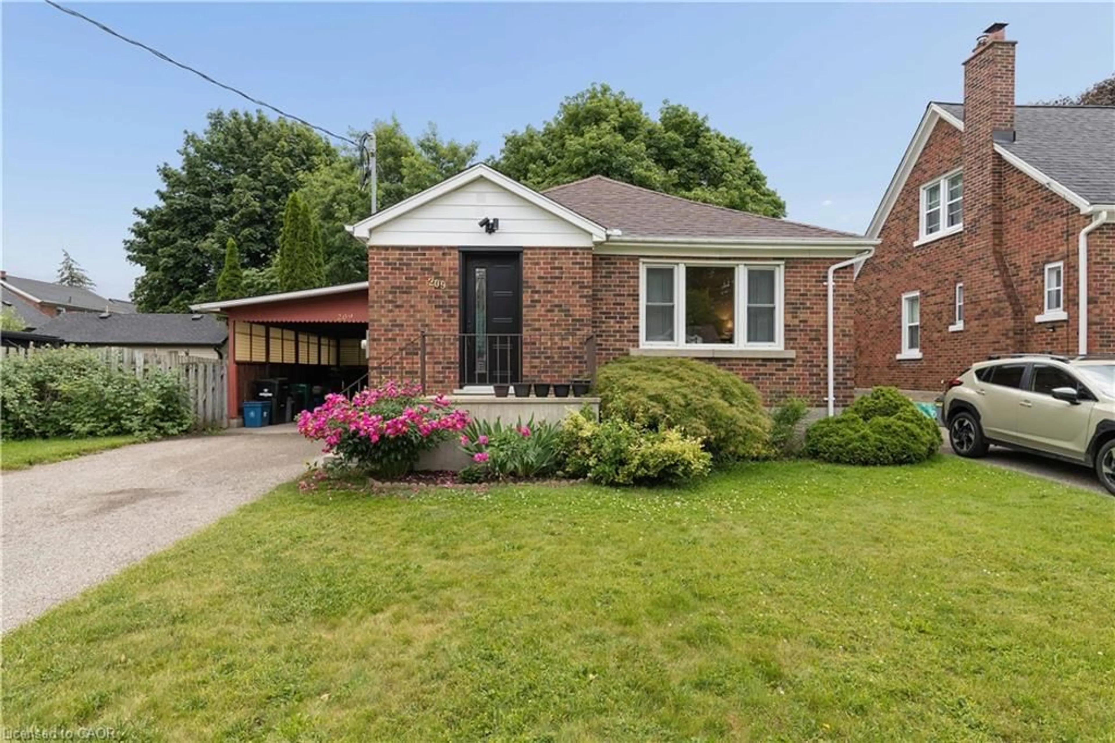 Home with brick exterior material, street for 209 Bedford Rd, Kitchener Ontario N2G 3A5