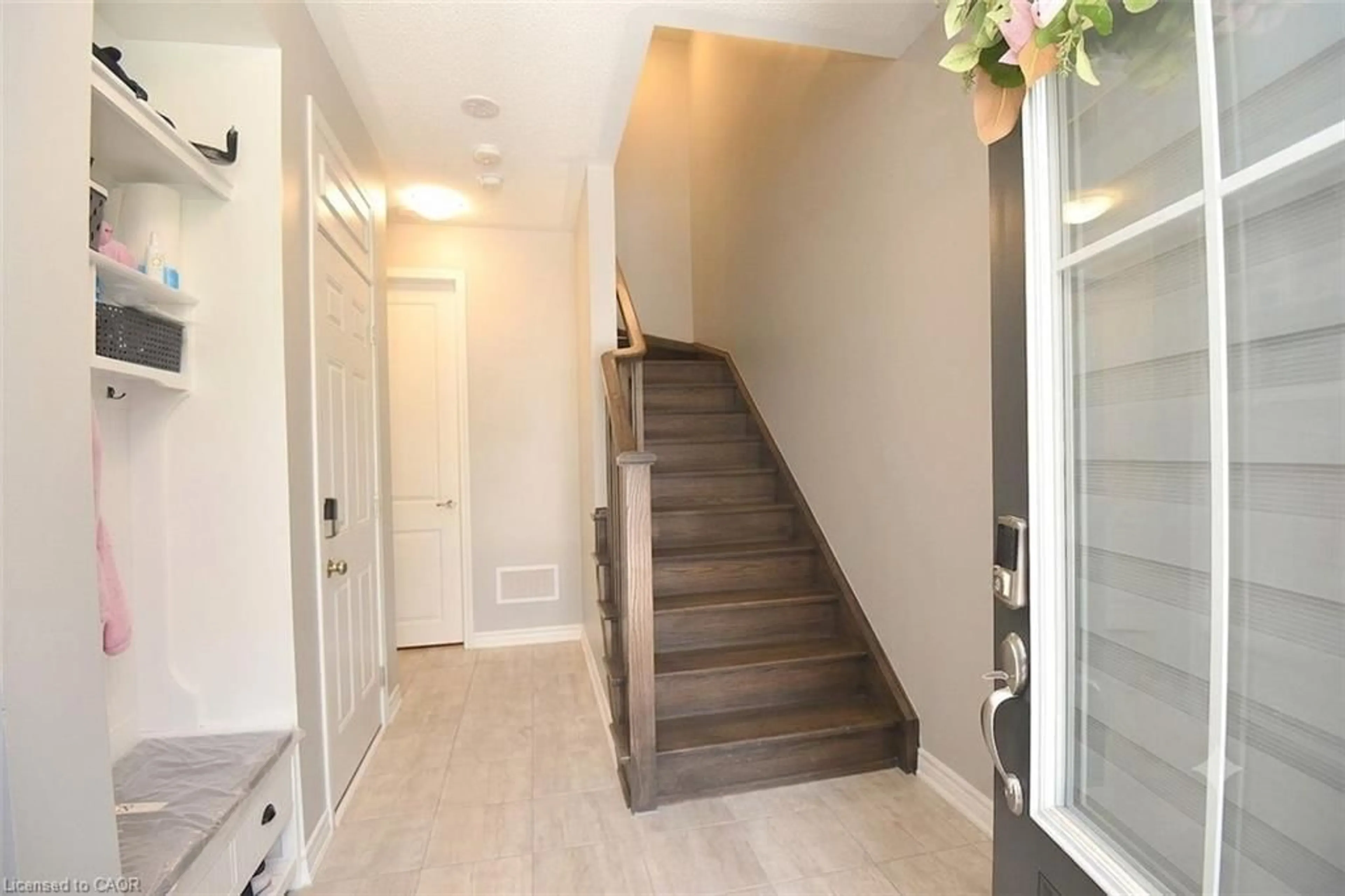Indoor entryway for 1317 Leriche Way #78, Milton Ontario L9E 0H5