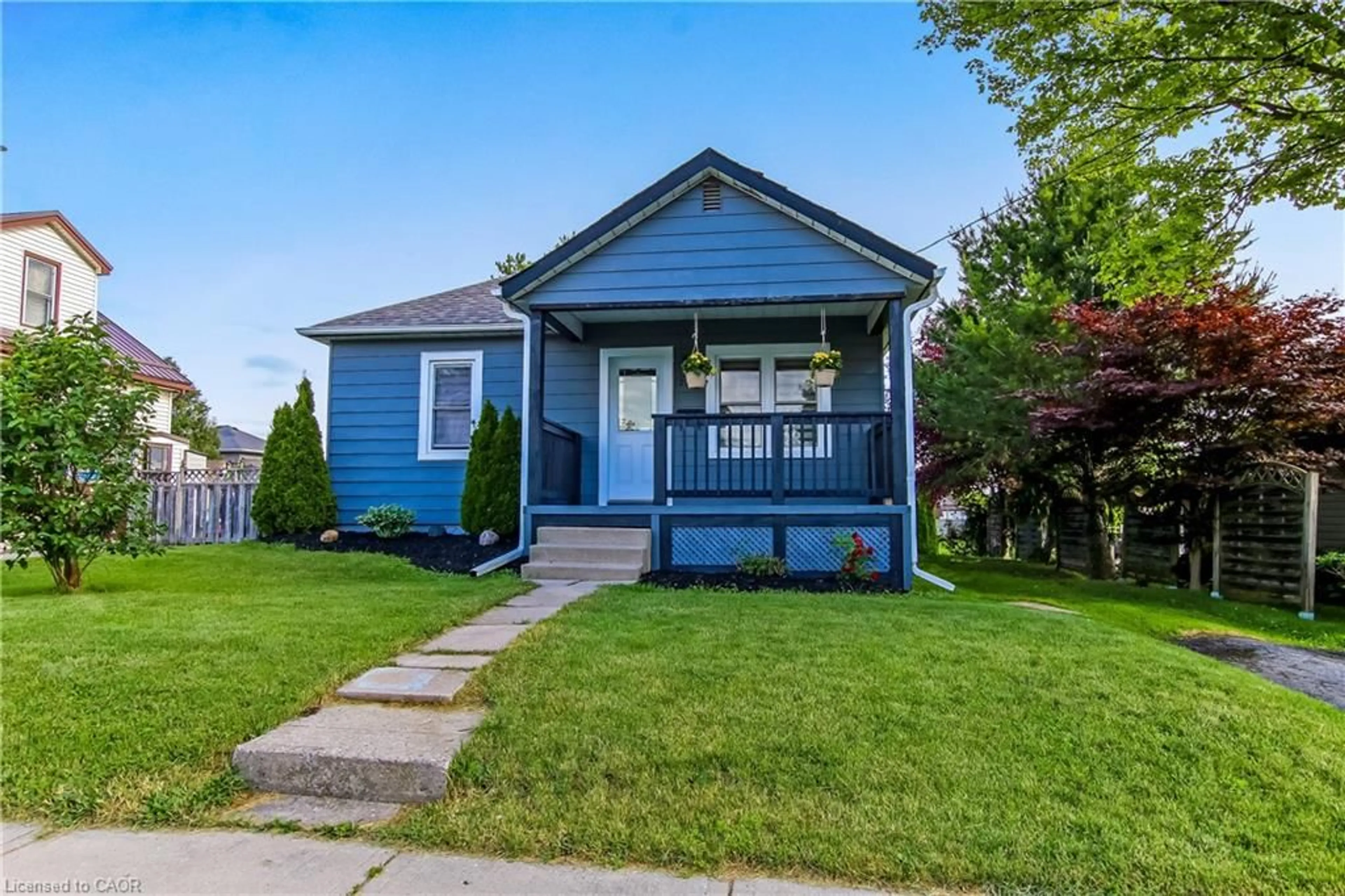 Home with vinyl exterior material, street for 205 Stanley St, Simcoe Ontario N3Y 1M9
