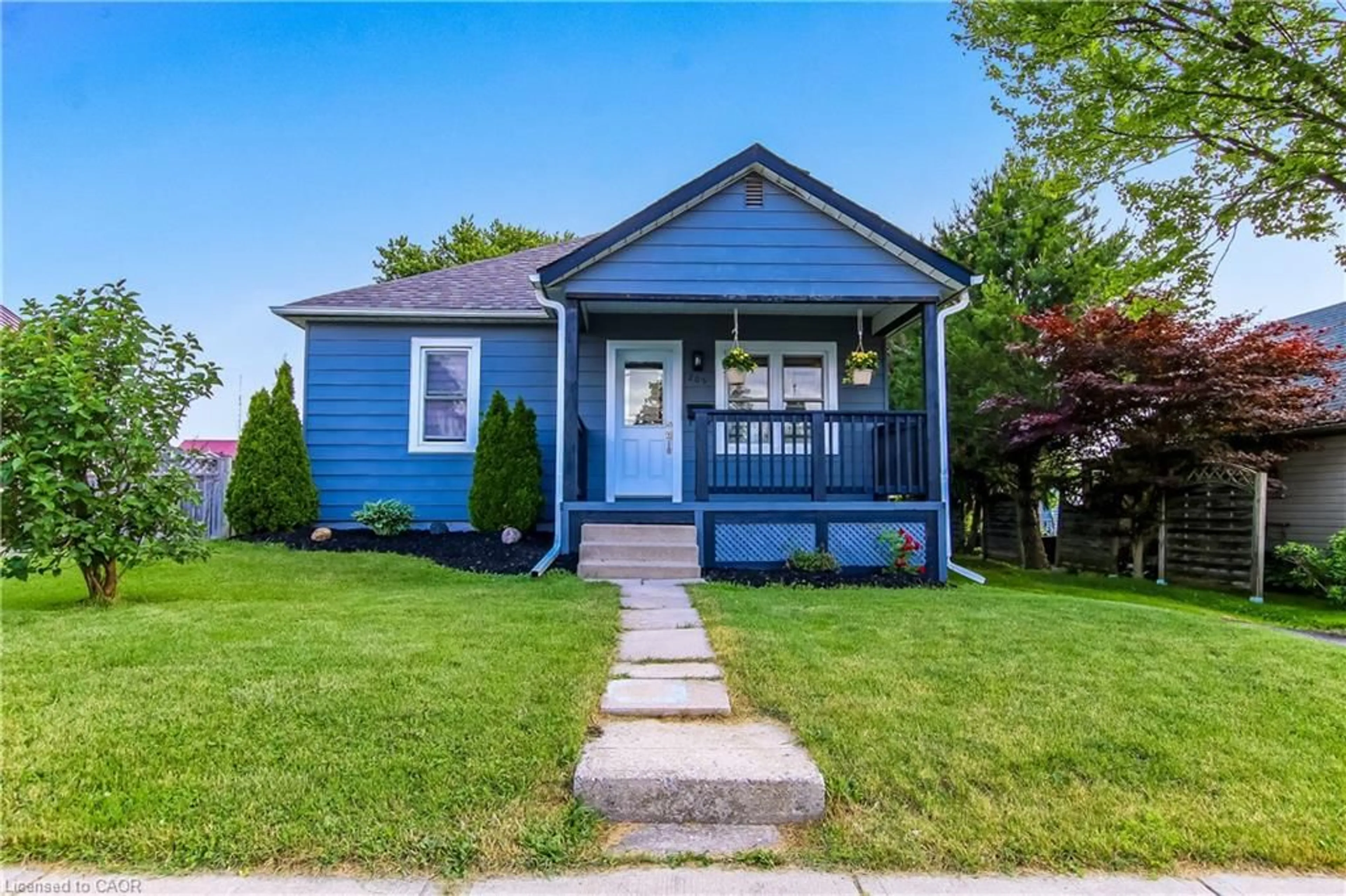 Home with vinyl exterior material, street for 205 Stanley St, Simcoe Ontario N3Y 1M9