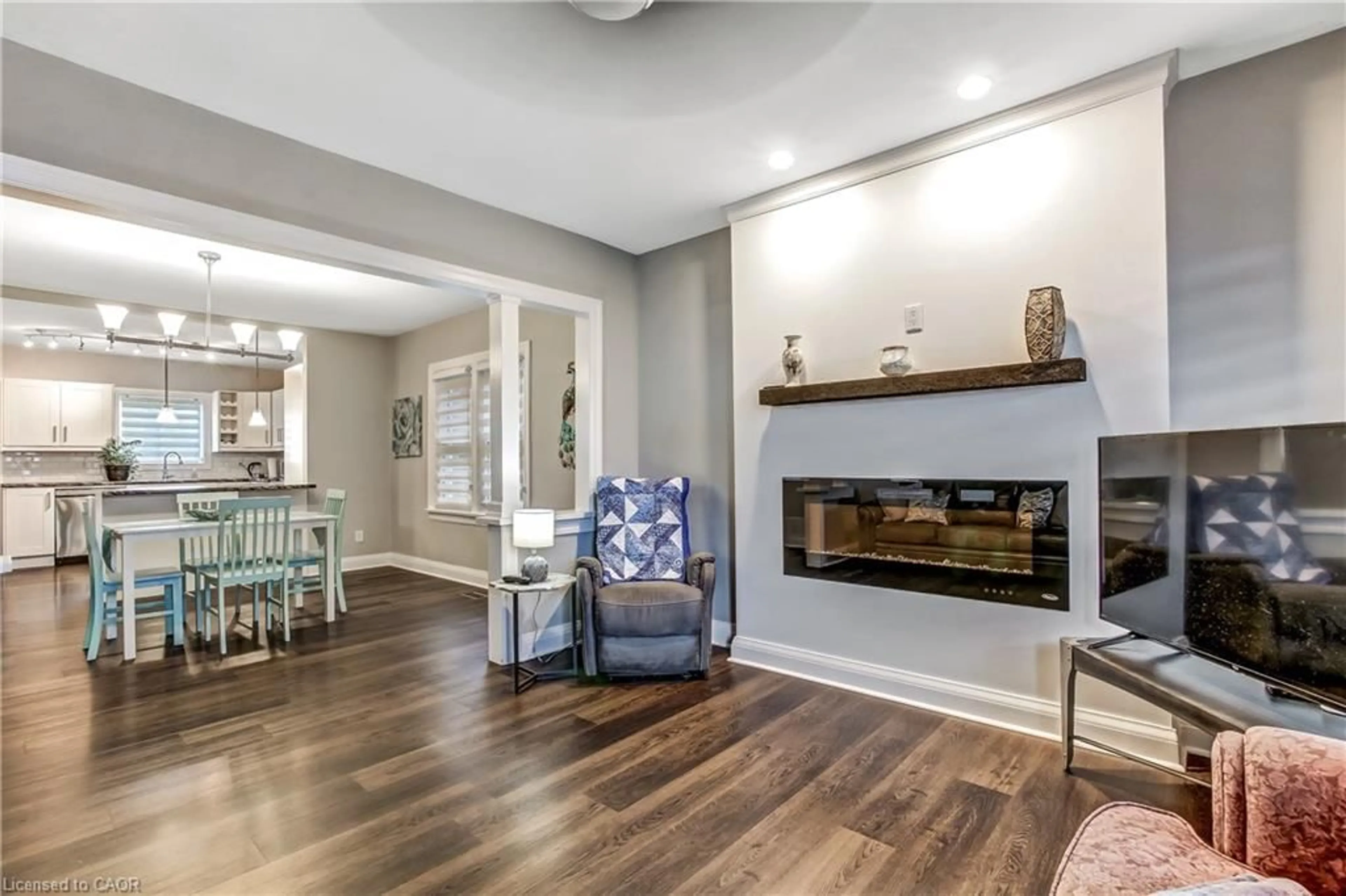 Living room with furniture, wood/laminate floor for 205 Stanley St, Simcoe Ontario N3Y 1M9