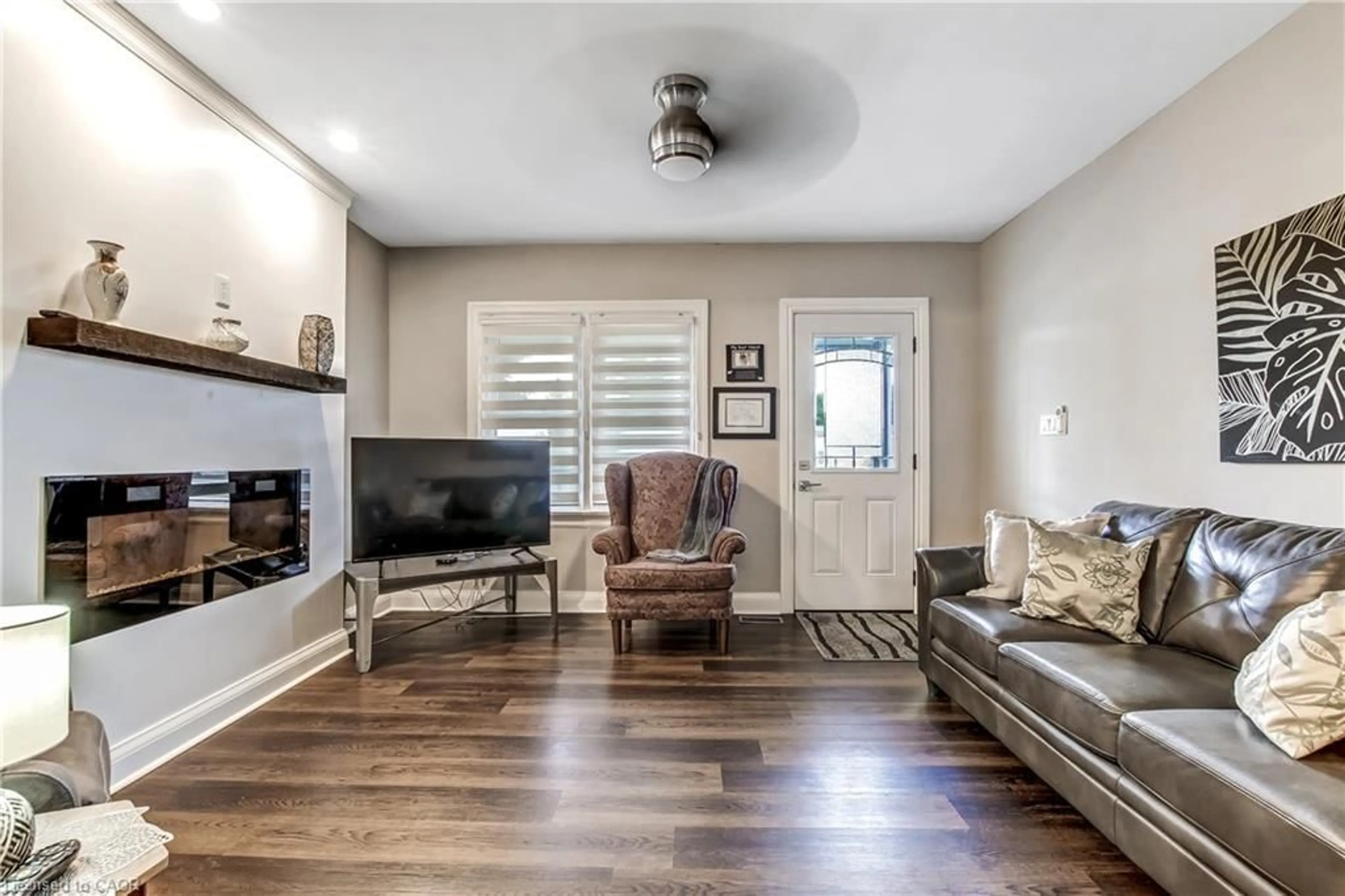 Living room with furniture, unknown for 205 Stanley St, Simcoe Ontario N3Y 1M9