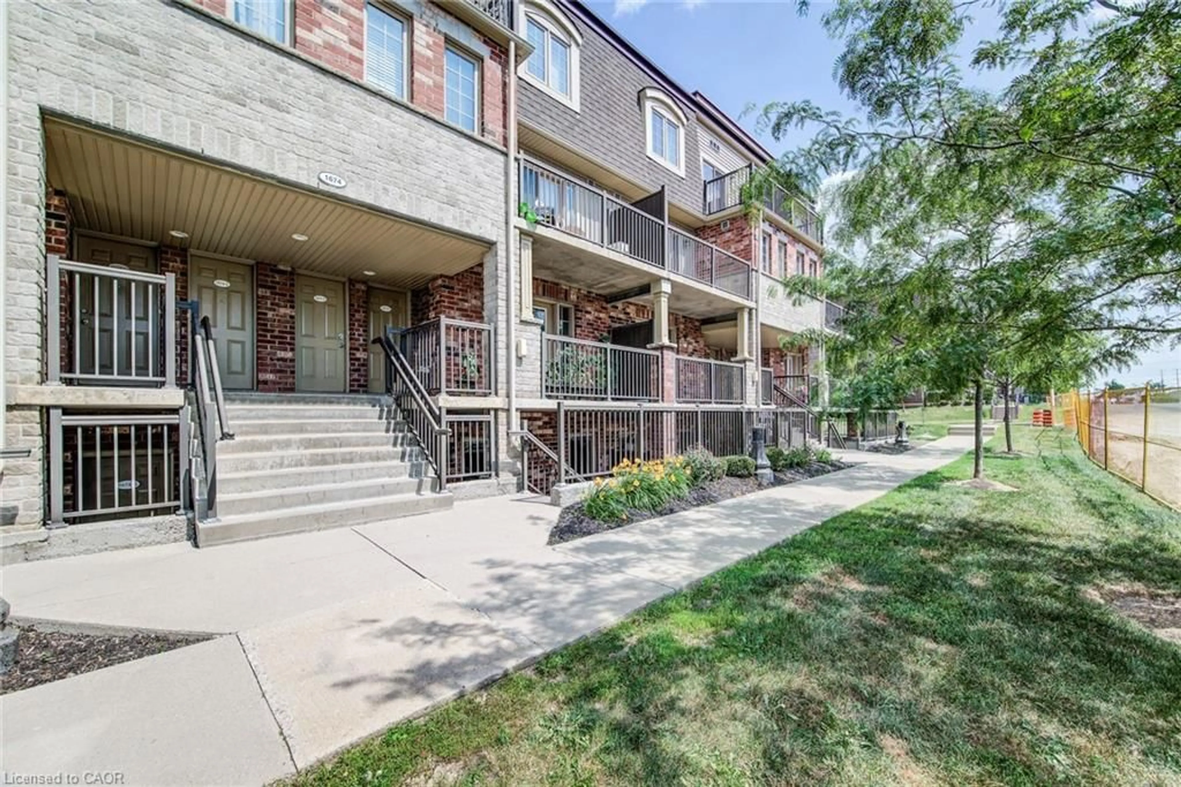 Patio, unknown for 1676 Fischer Hallman Rd #G, Kitchener Ontario N2R 0H9