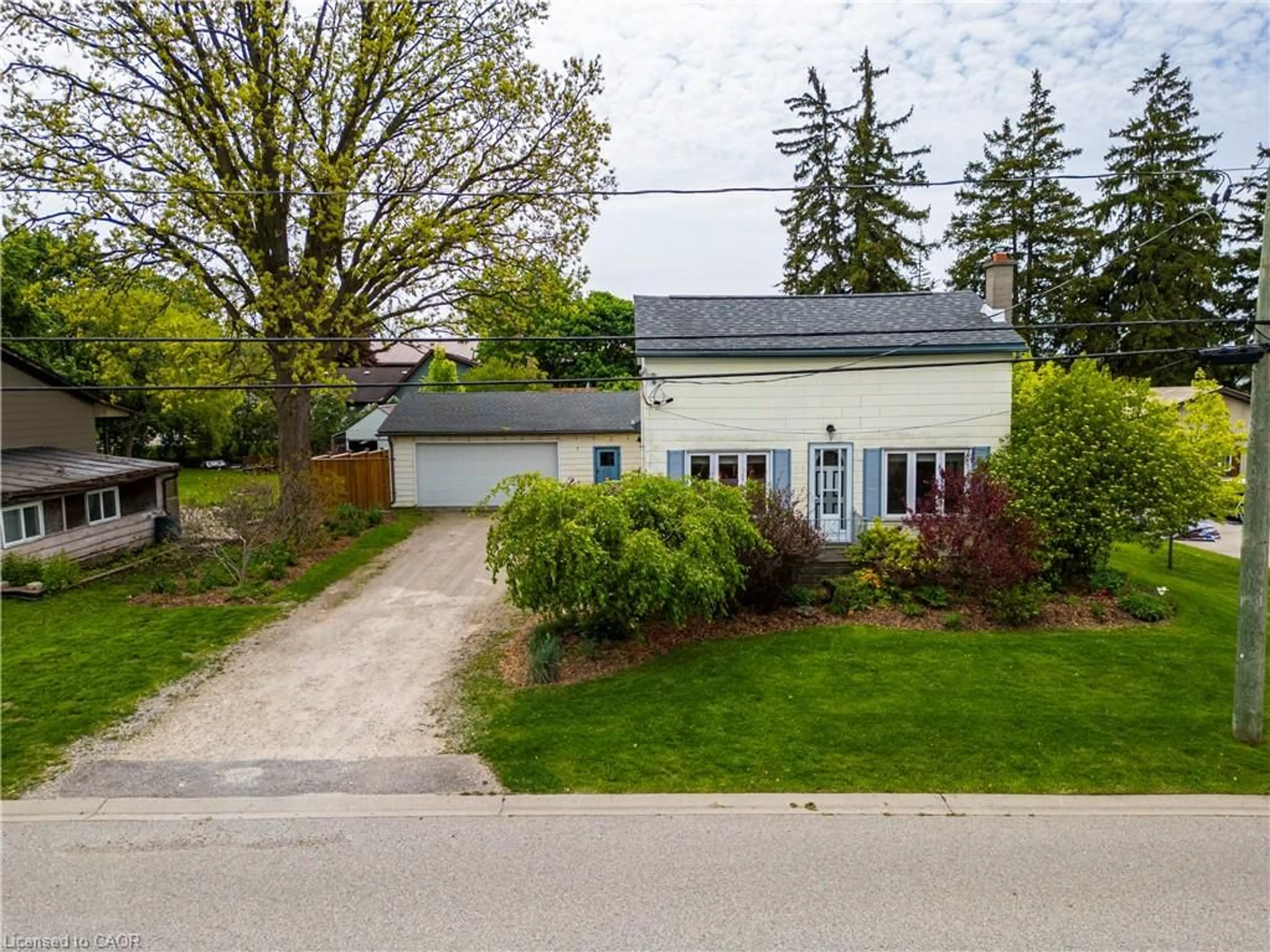 A pic from outside/outdoor area/front of a property/back of a property/a pic from drone, street for 7 Mill St, Plattsville Ontario N0J 1S0