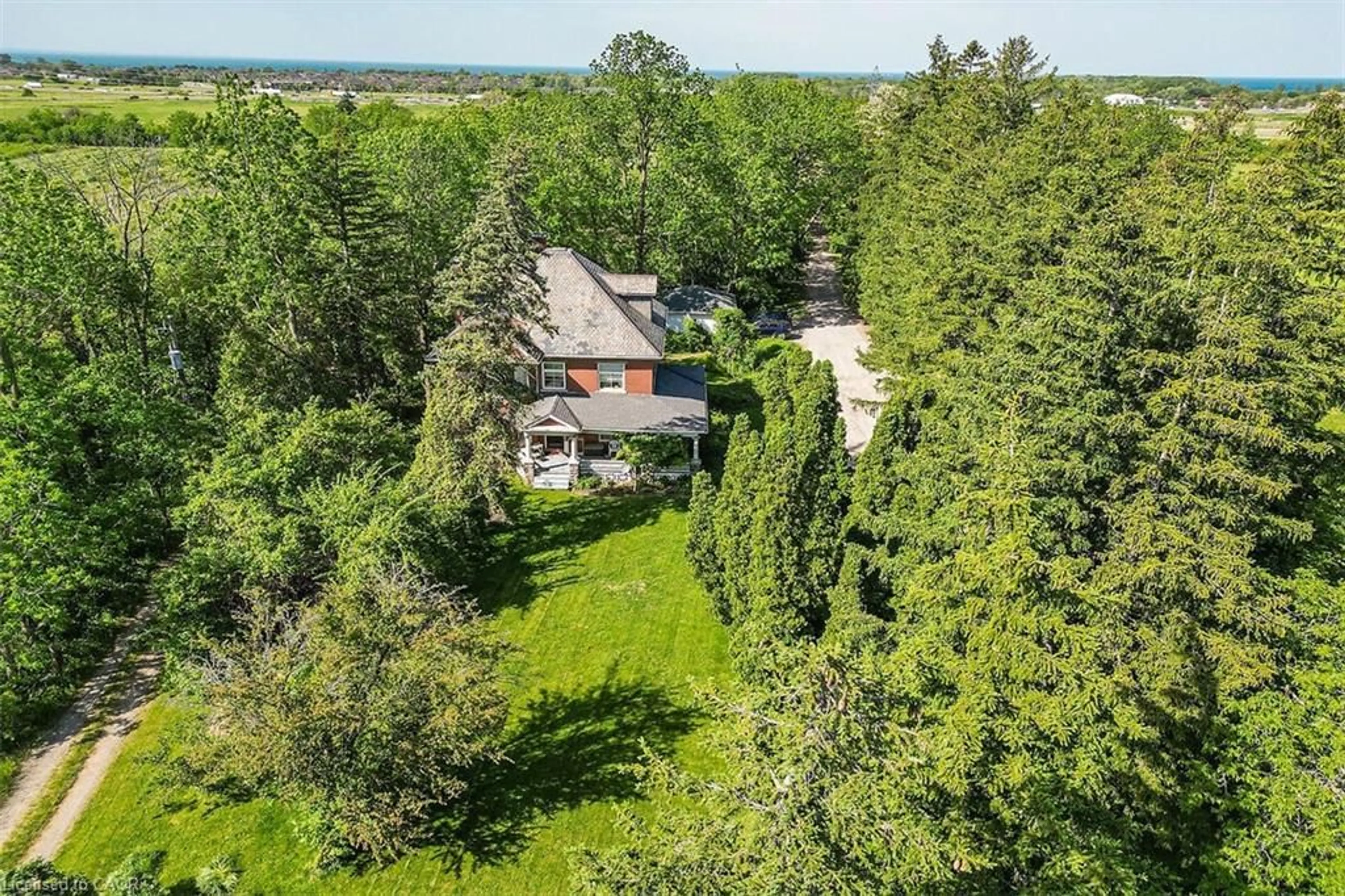 A pic from outside/outdoor area/front of a property/back of a property/a pic from drone, unknown for 20 Bridgman Lane, Stoney Creek Ontario L8E 5K0