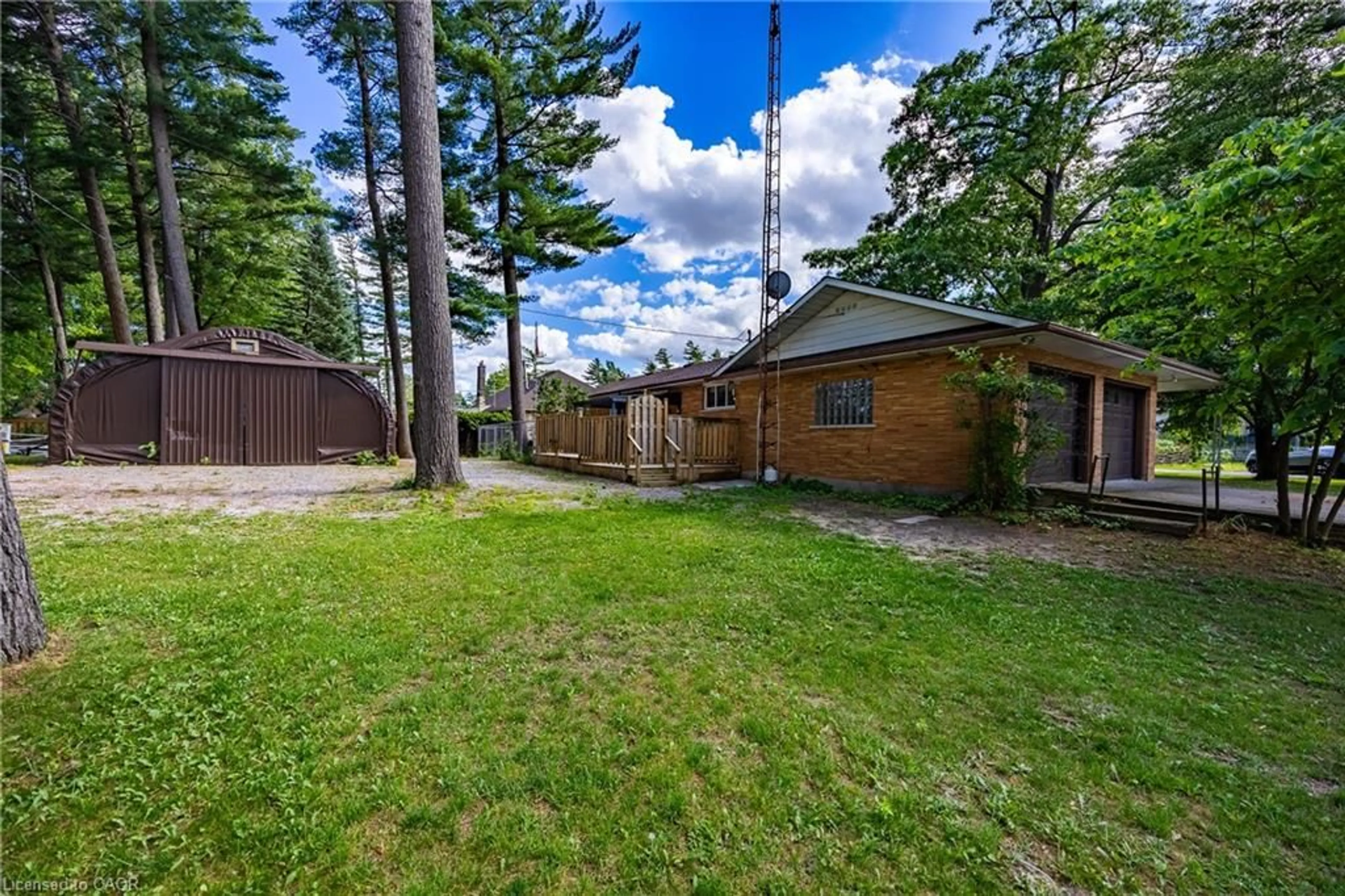 Patio, unknown for 631 Peel St, Delhi Ontario N4B 2H3