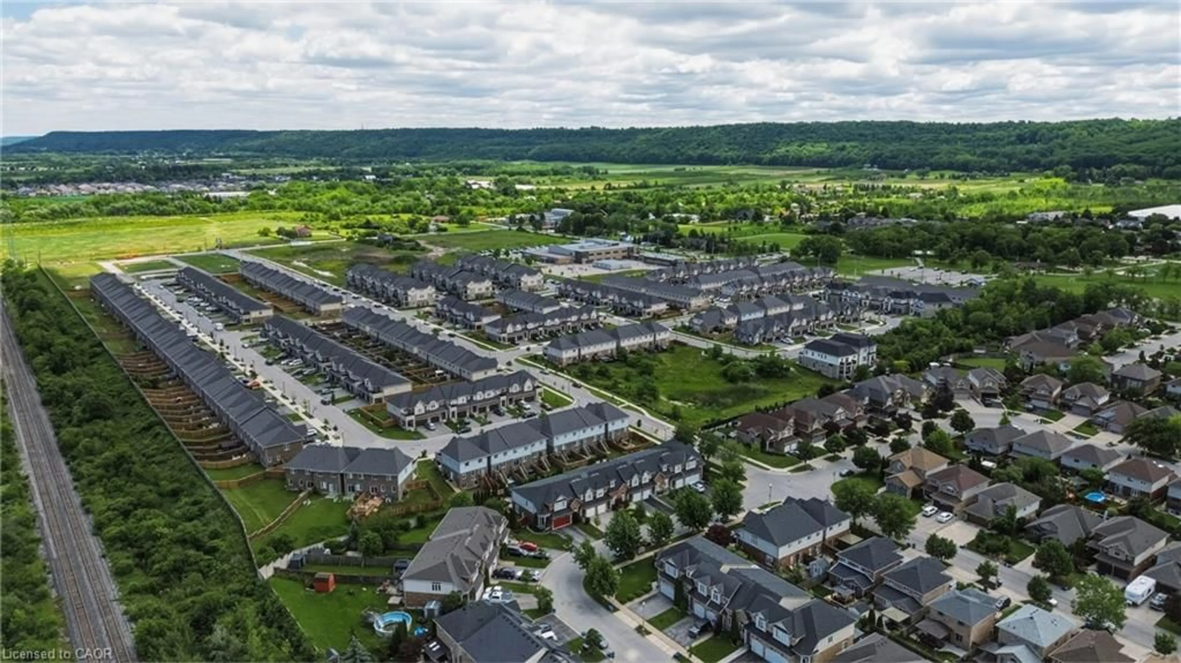A pic from outside/outdoor area/front of a property/back of a property/a pic from drone, street for 144 Benziger Lane, Stoney Creek Ontario L8E 6G6