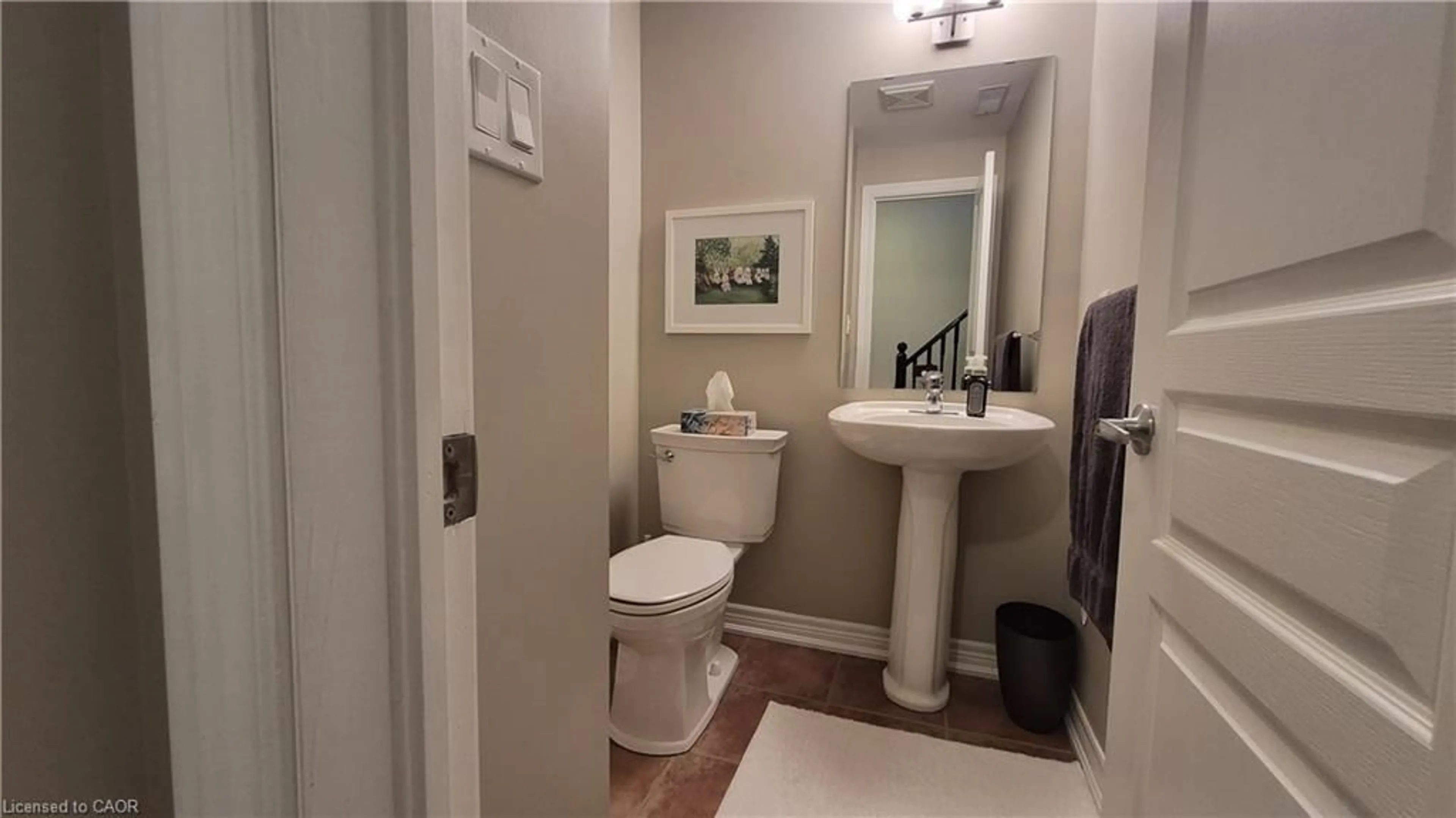 Standard bathroom, ceramic/tile floor for 4344 Ingram Common, Burlington Ontario L7L 0C4