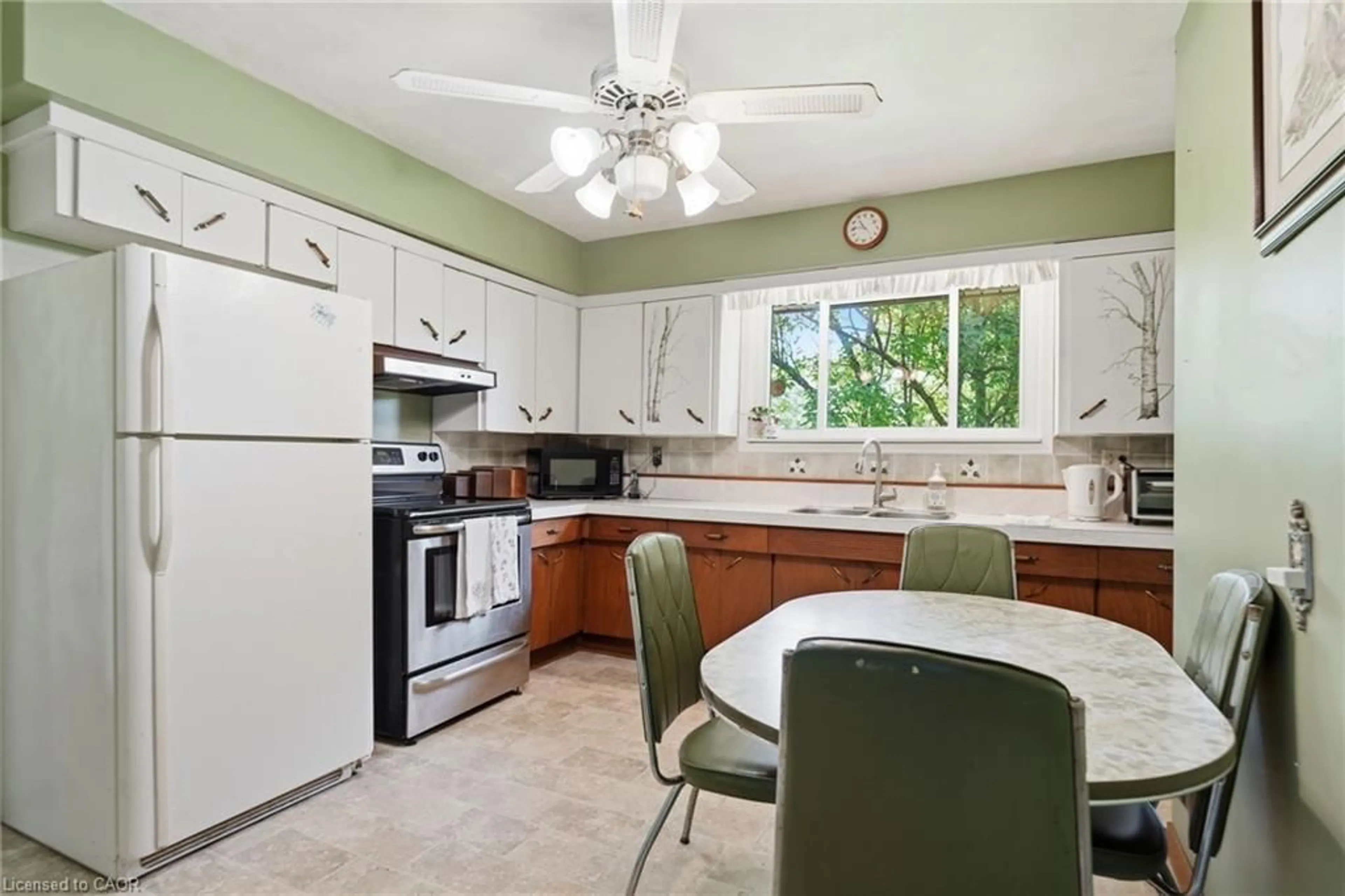 Standard kitchen, ceramic/tile floor for 12 Kew Crt, Dundas Ontario L9H 5E1