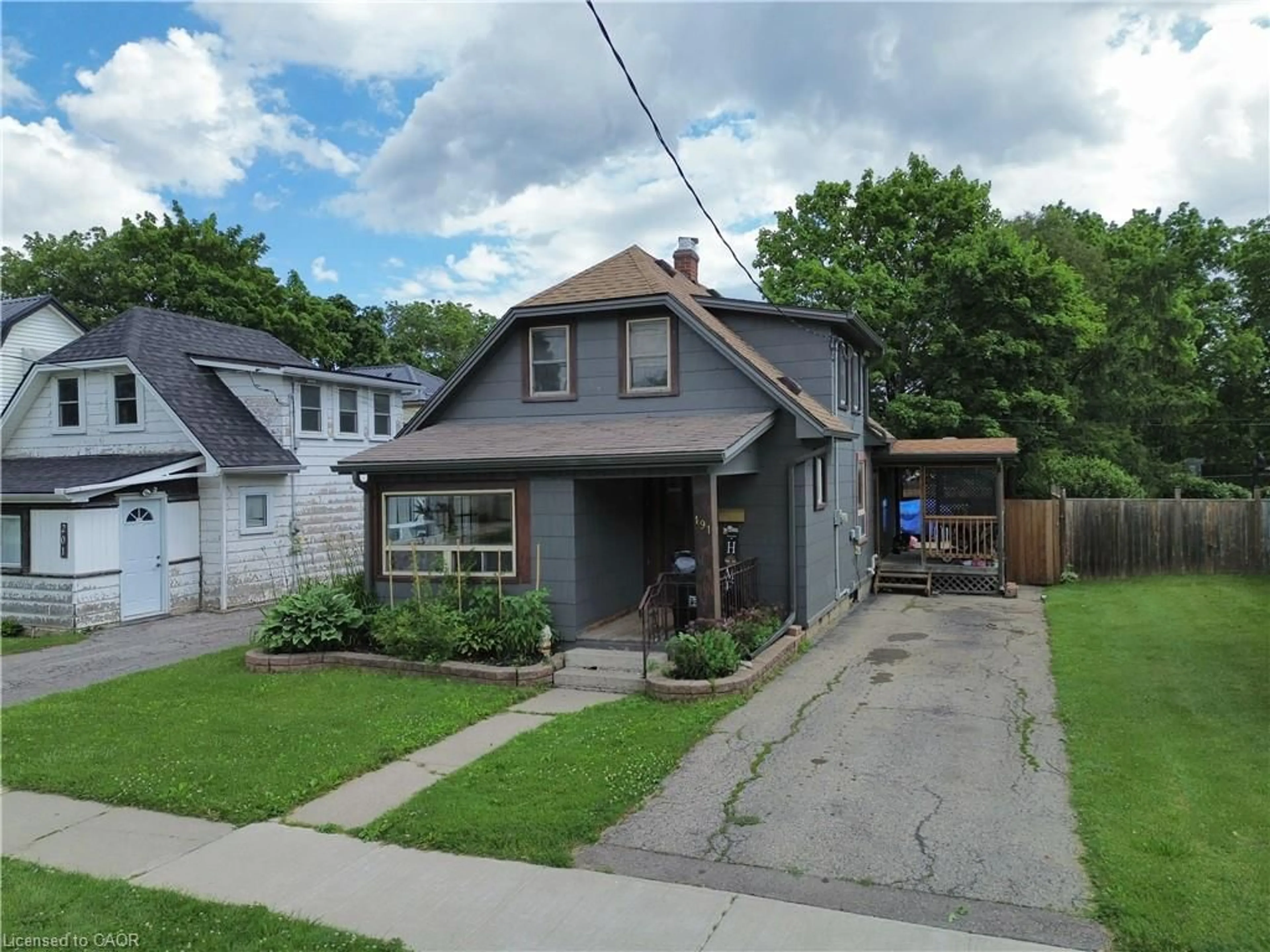 A pic from outside/outdoor area/front of a property/back of a property/a pic from drone, street for 191 Queen St, Simcoe Ontario N3Y 3Y7