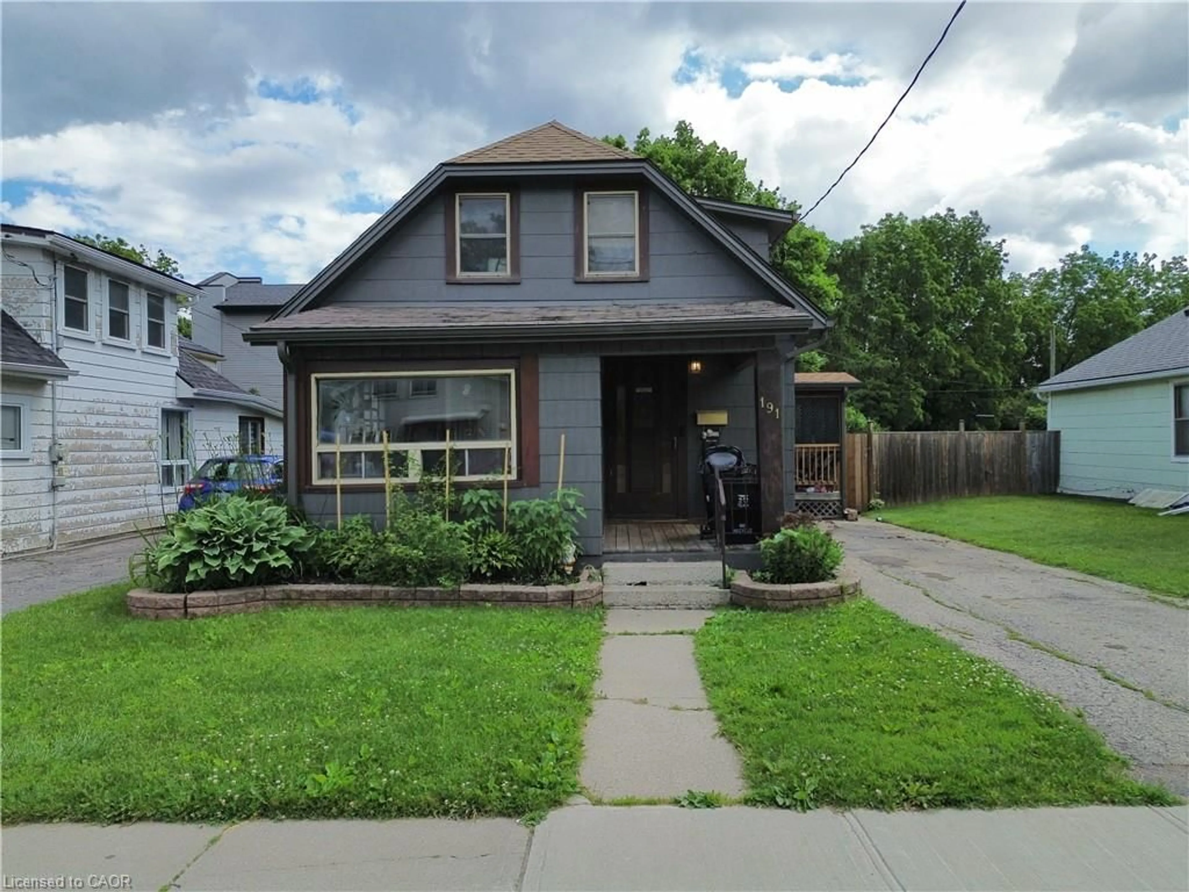 A pic from outside/outdoor area/front of a property/back of a property/a pic from drone, street for 191 Queen St, Simcoe Ontario N3Y 3Y7