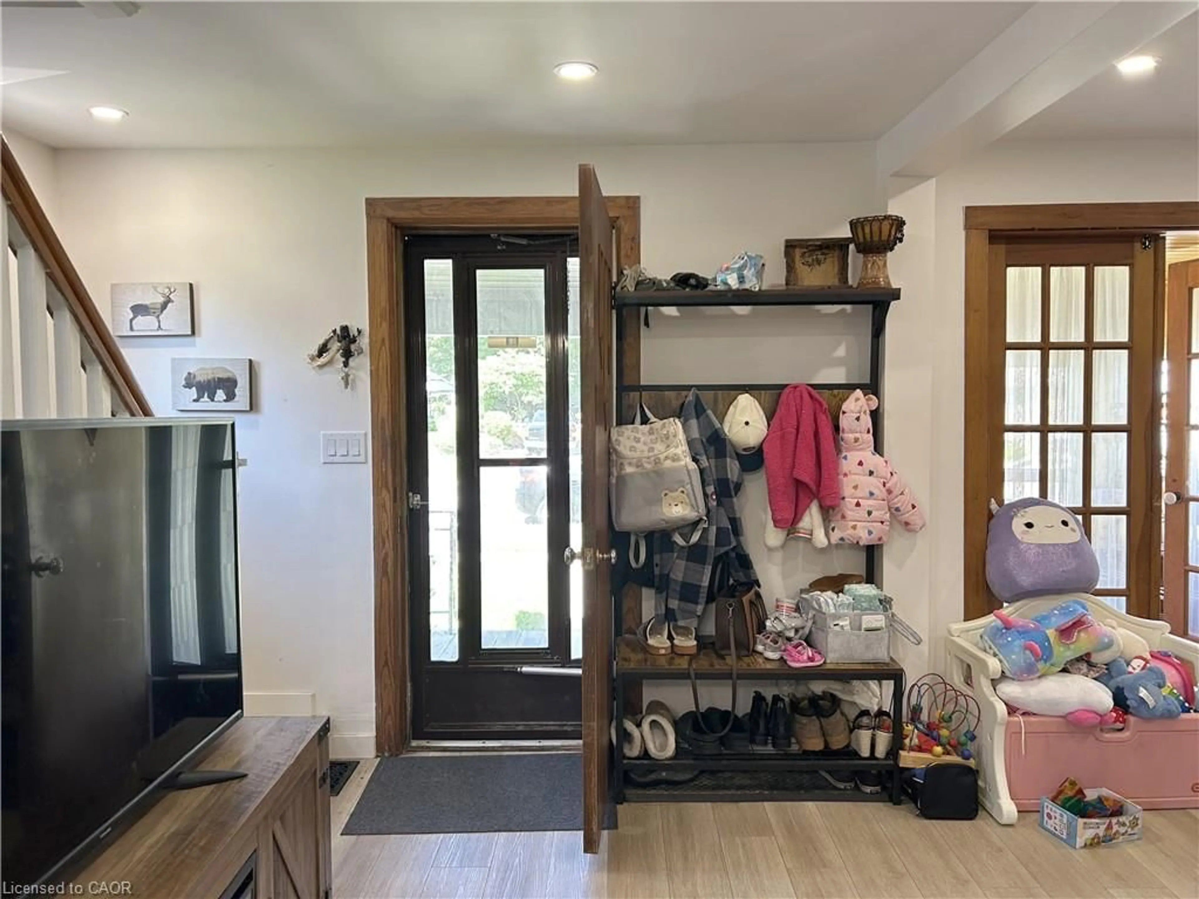 Indoor entryway for 191 Queen St, Simcoe Ontario N3Y 3Y7