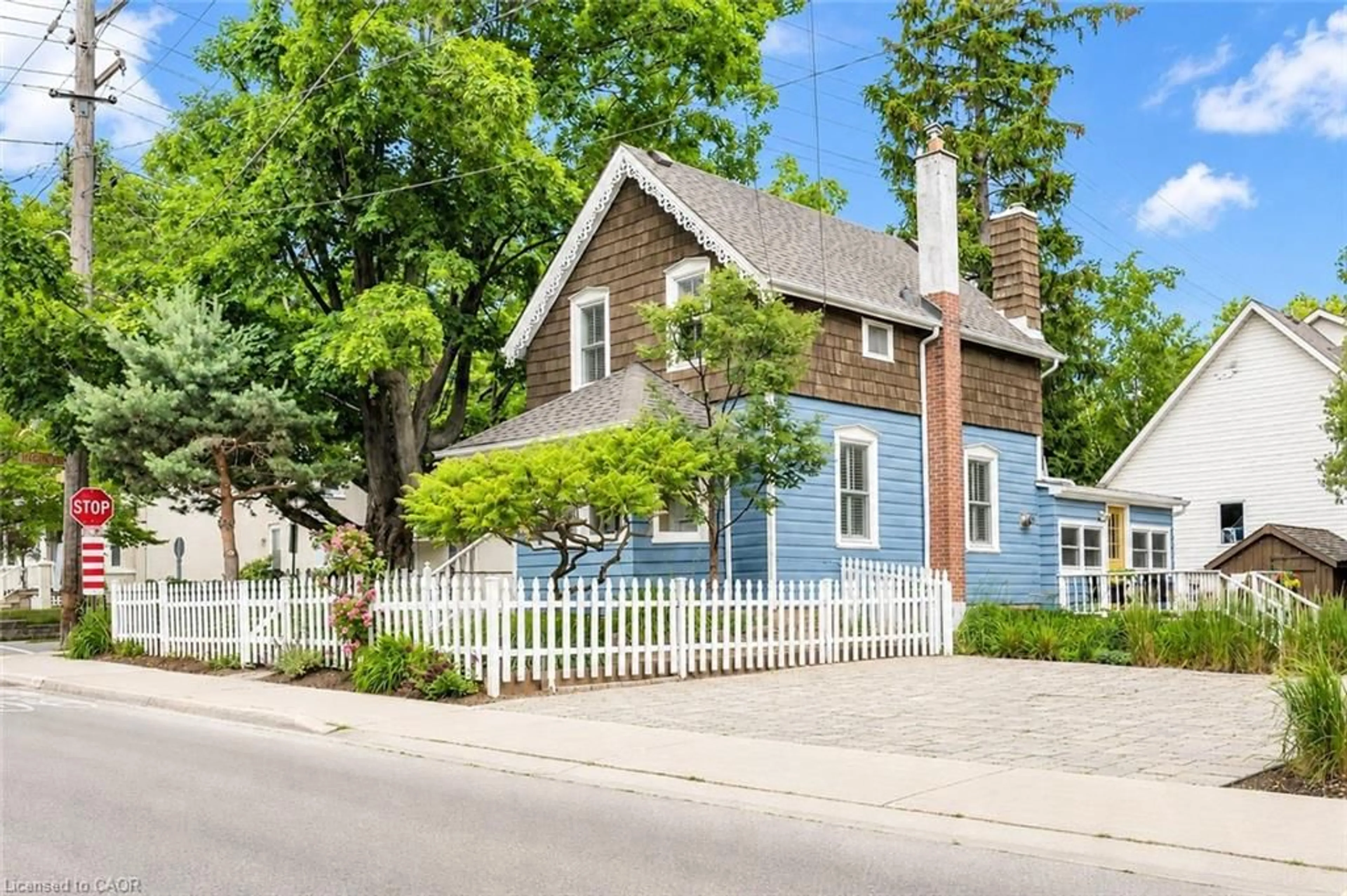 Home with brick exterior material, street for 455 Nelson Ave, Burlington Ontario L7S 1N3