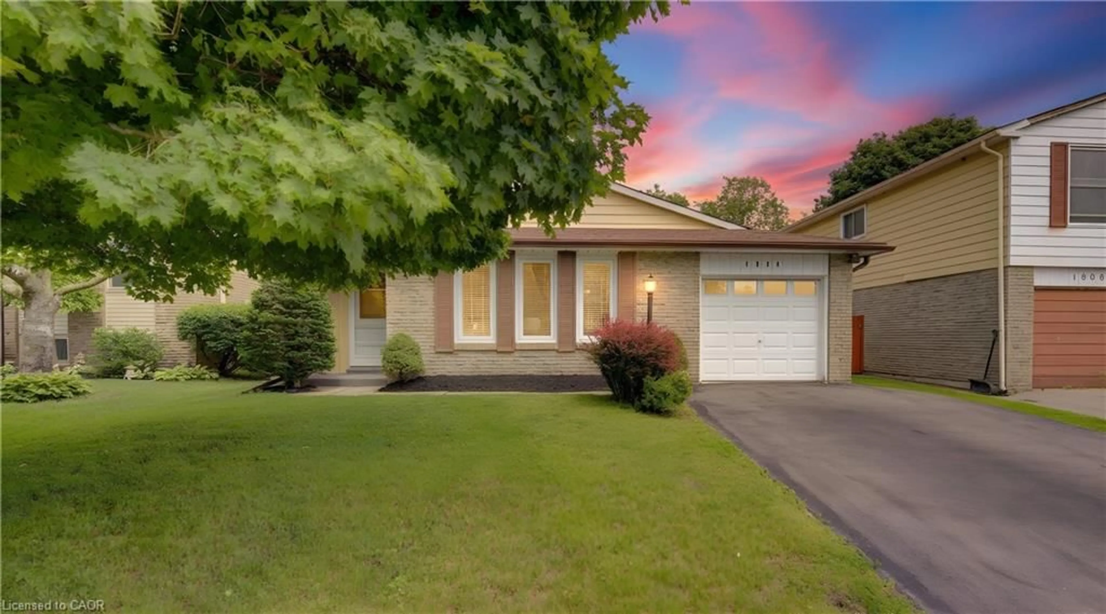 Home with vinyl exterior material, street for 1894 Briarwood Dr, Cambridge Ontario N3Y 5A7