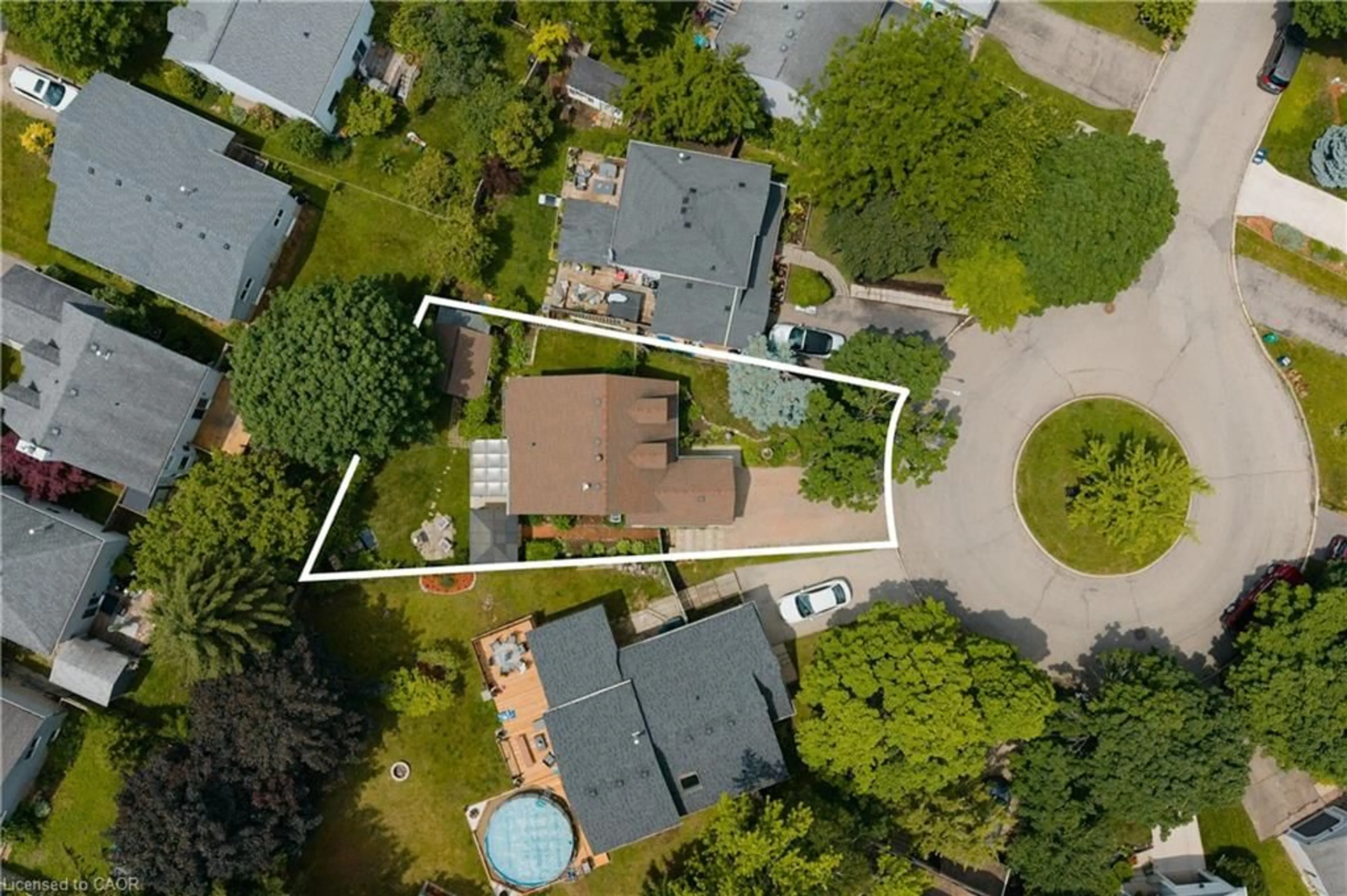 A pic from outside/outdoor area/front of a property/back of a property/a pic from drone, street for 273 Newport Pl, Waterloo Ontario N2T 2B5