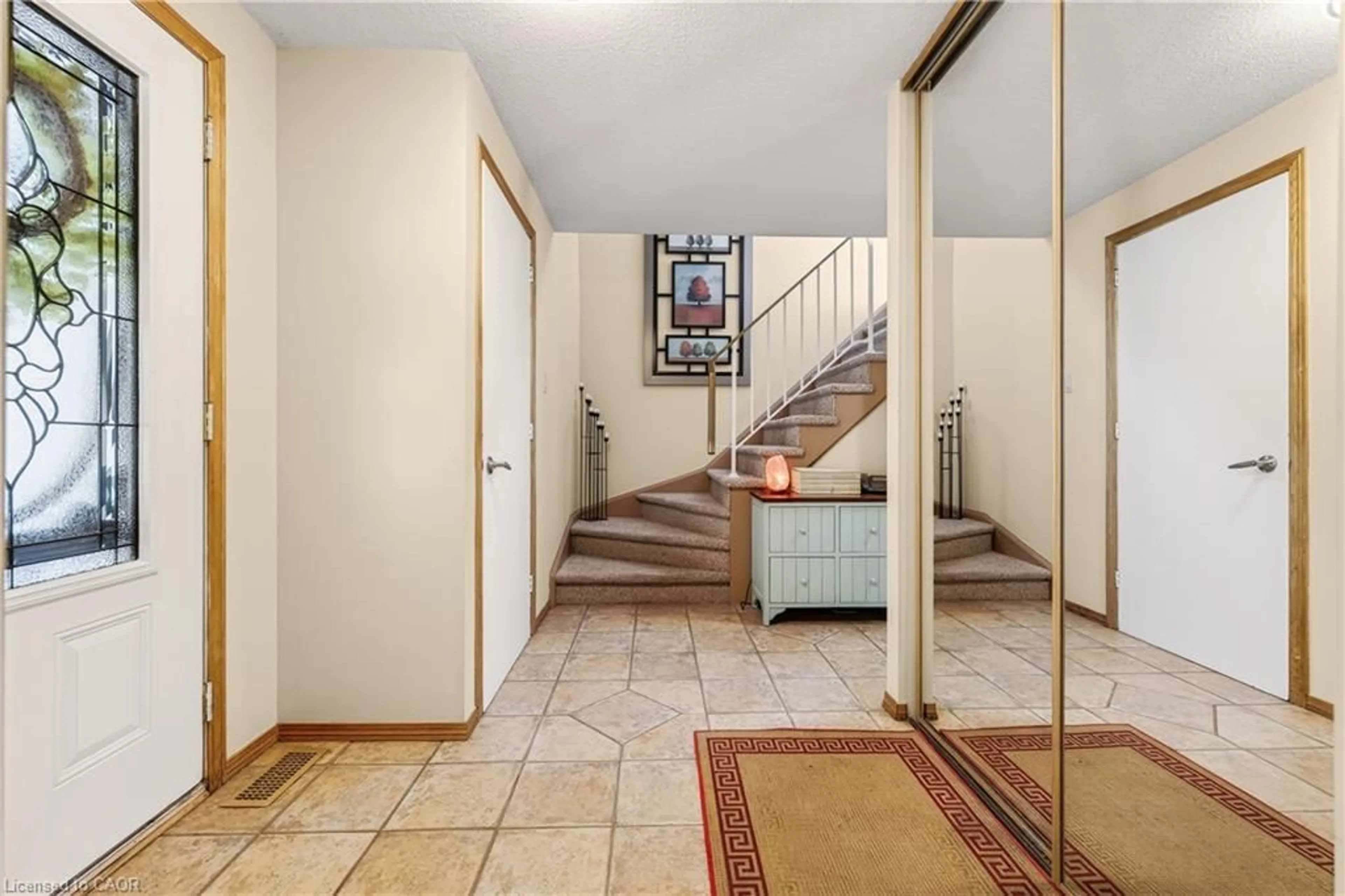 Indoor foyer for 273 Newport Pl, Waterloo Ontario N2T 2B5