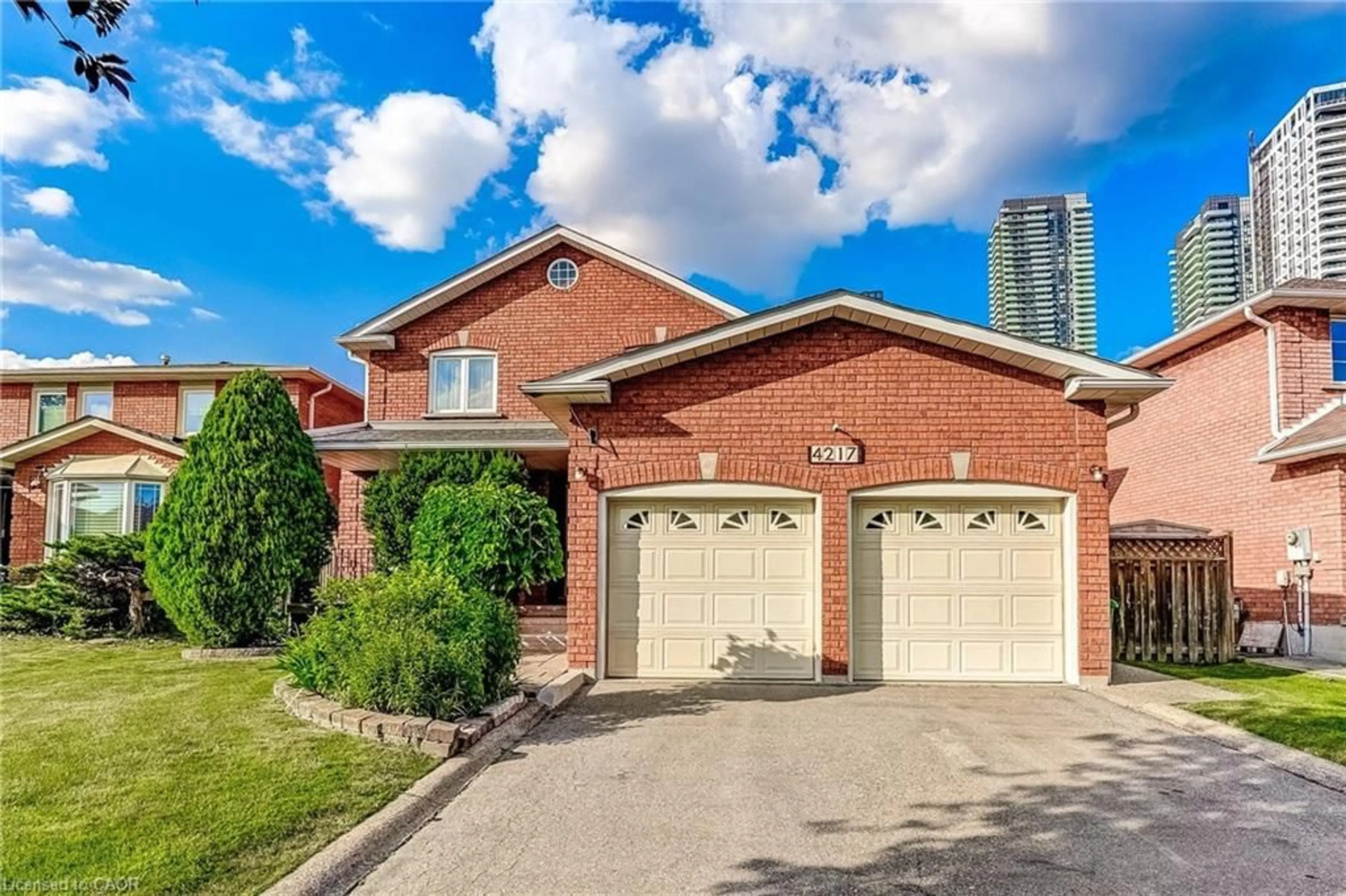 Home with brick exterior material, street for 4217 Schneider Crt, Mississauga Ontario L5B 3N8