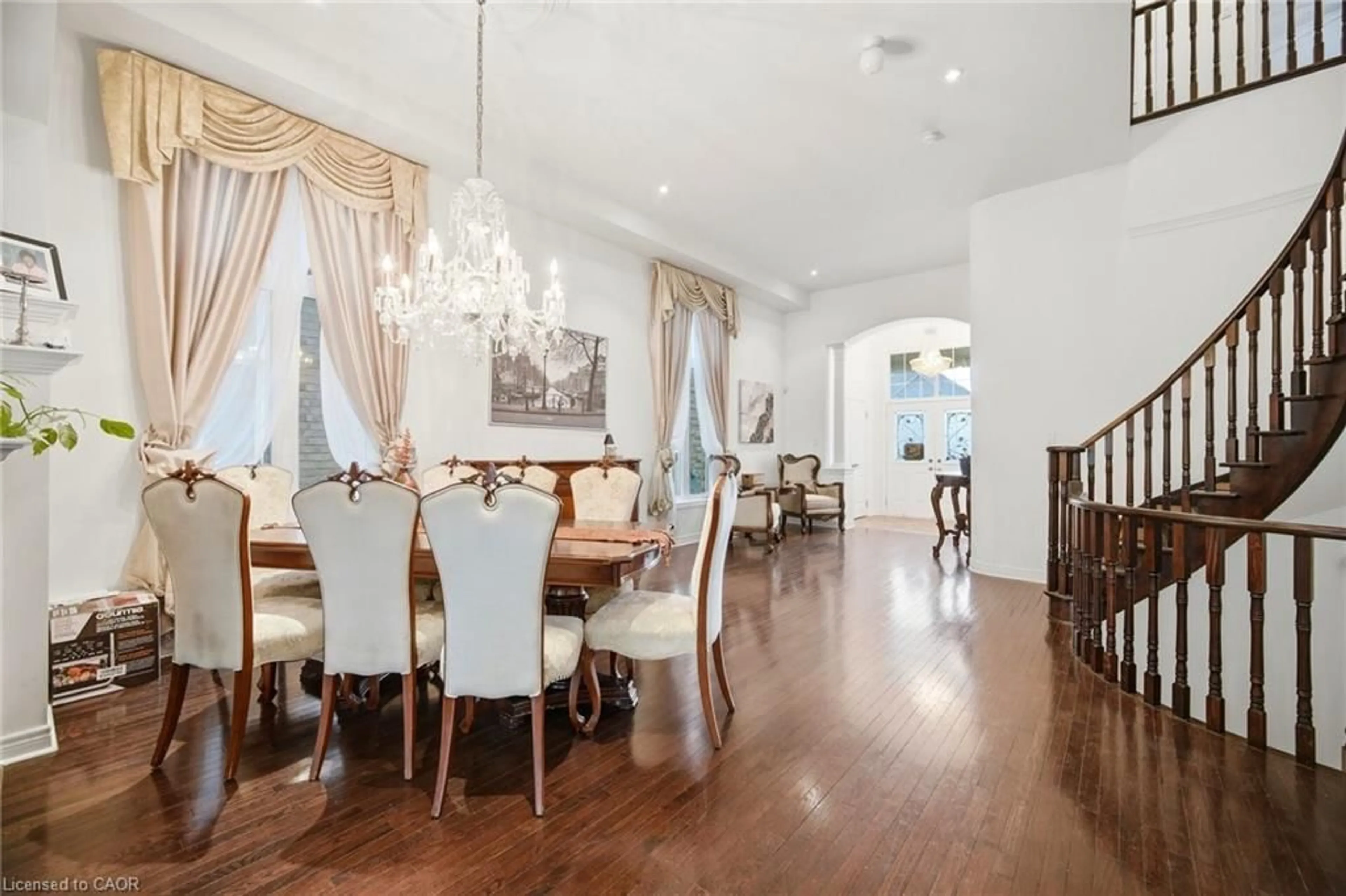 Dining room, wood/laminate floor for 94 Jazz Dr, Maple Ontario L6A 4L2