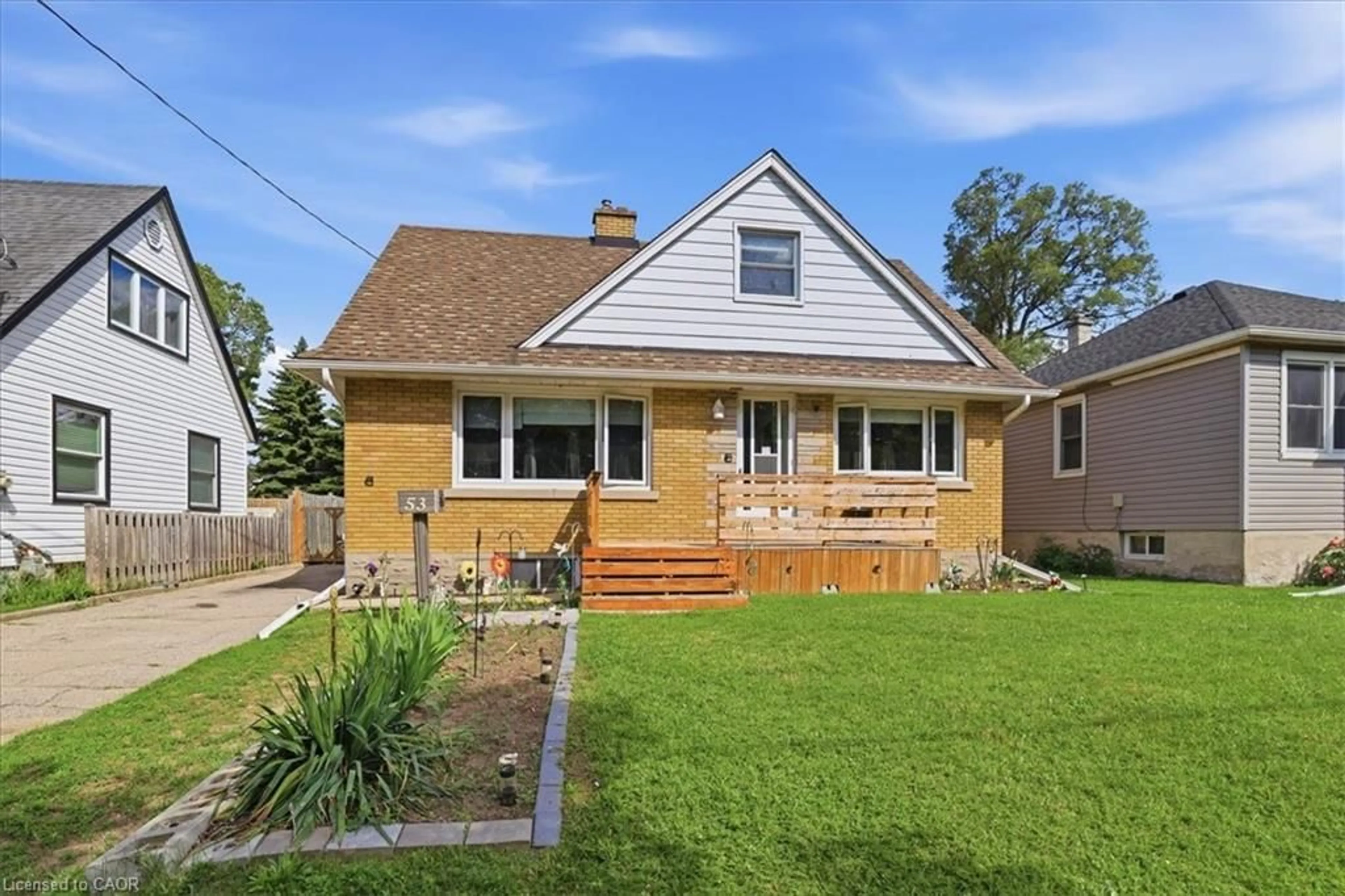 Home with brick exterior material, street for 53 Sixth Ave, Kitchener Ontario N2C 1P9
