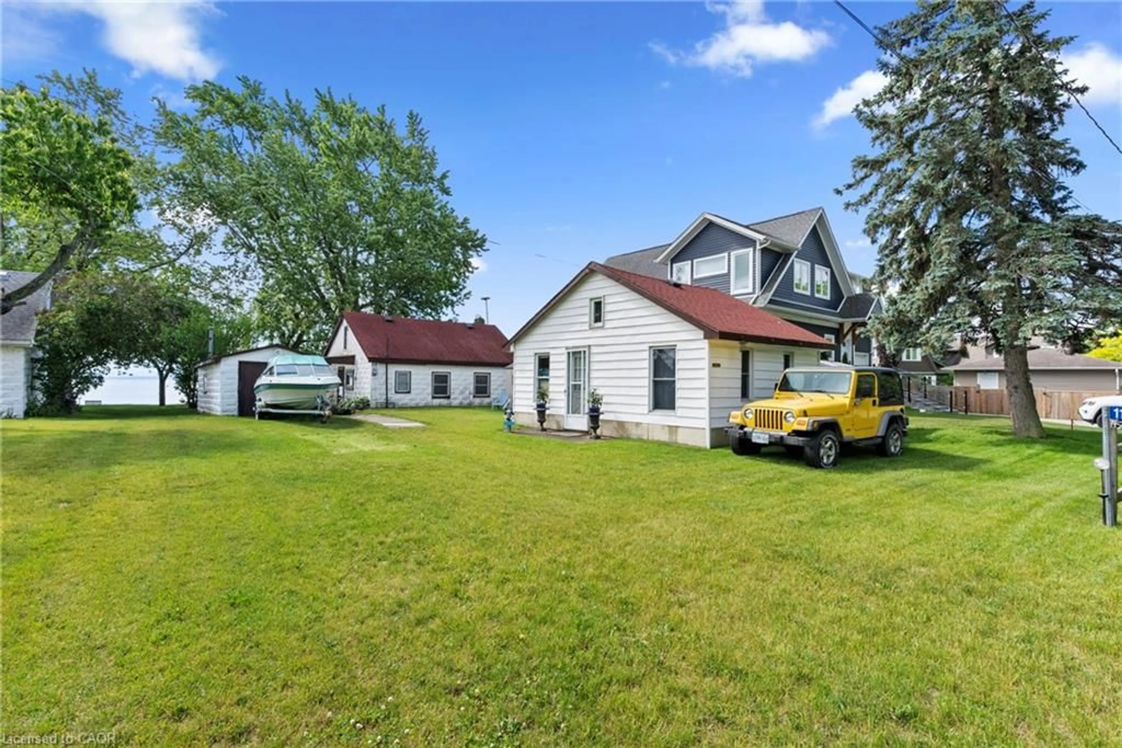 A pic from outside/outdoor area/front of a property/back of a property/a pic from drone, unknown for 11273 Harbourview Rd, Port Colborne Ontario L3K 5V4