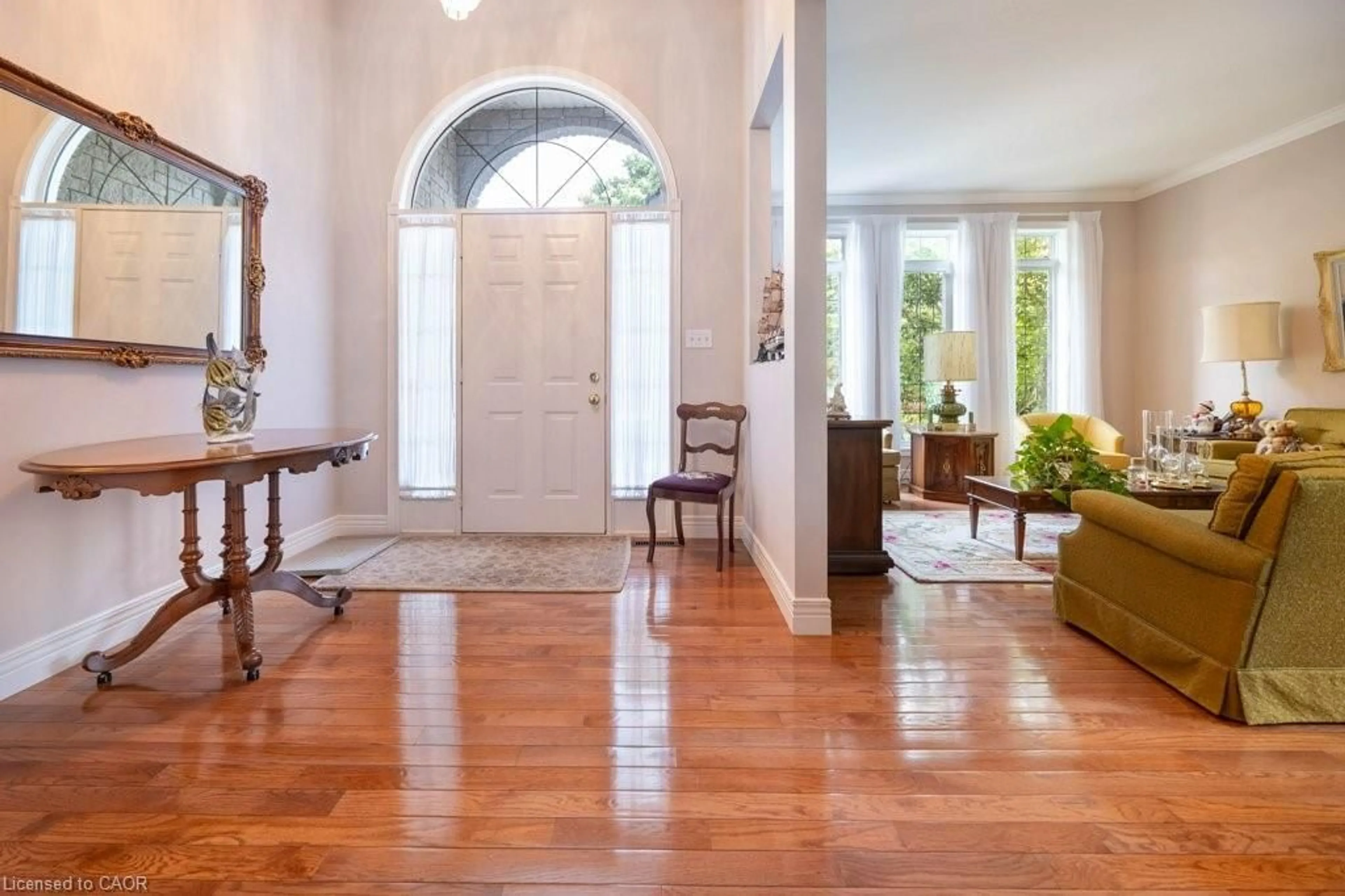 Indoor entryway for 796 Springbank Ave, Woodstock Ontario N4T 1T5