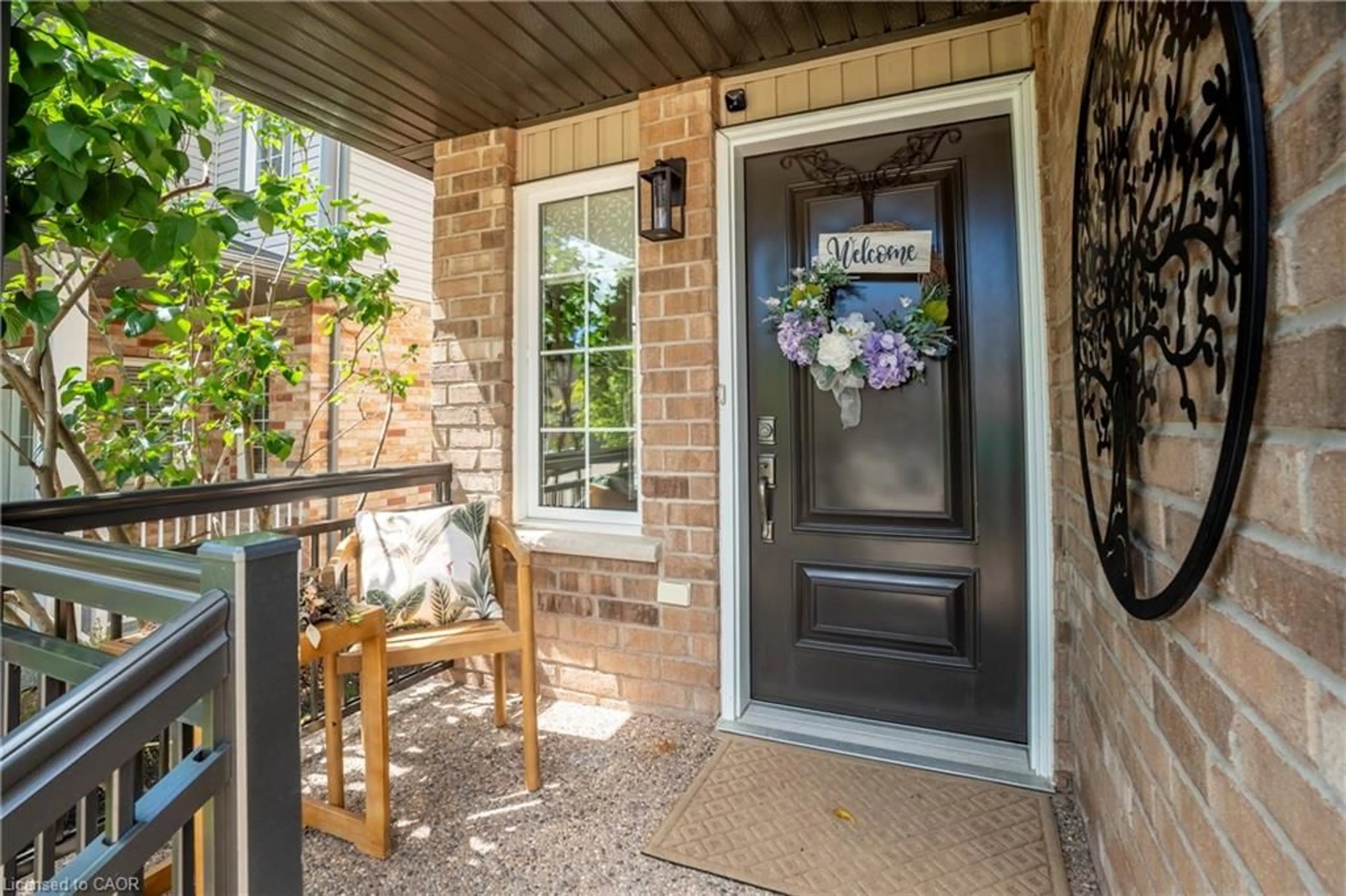 Indoor entryway for 35 Parkvale Dr, Kitchener Ontario N2R 1Z5