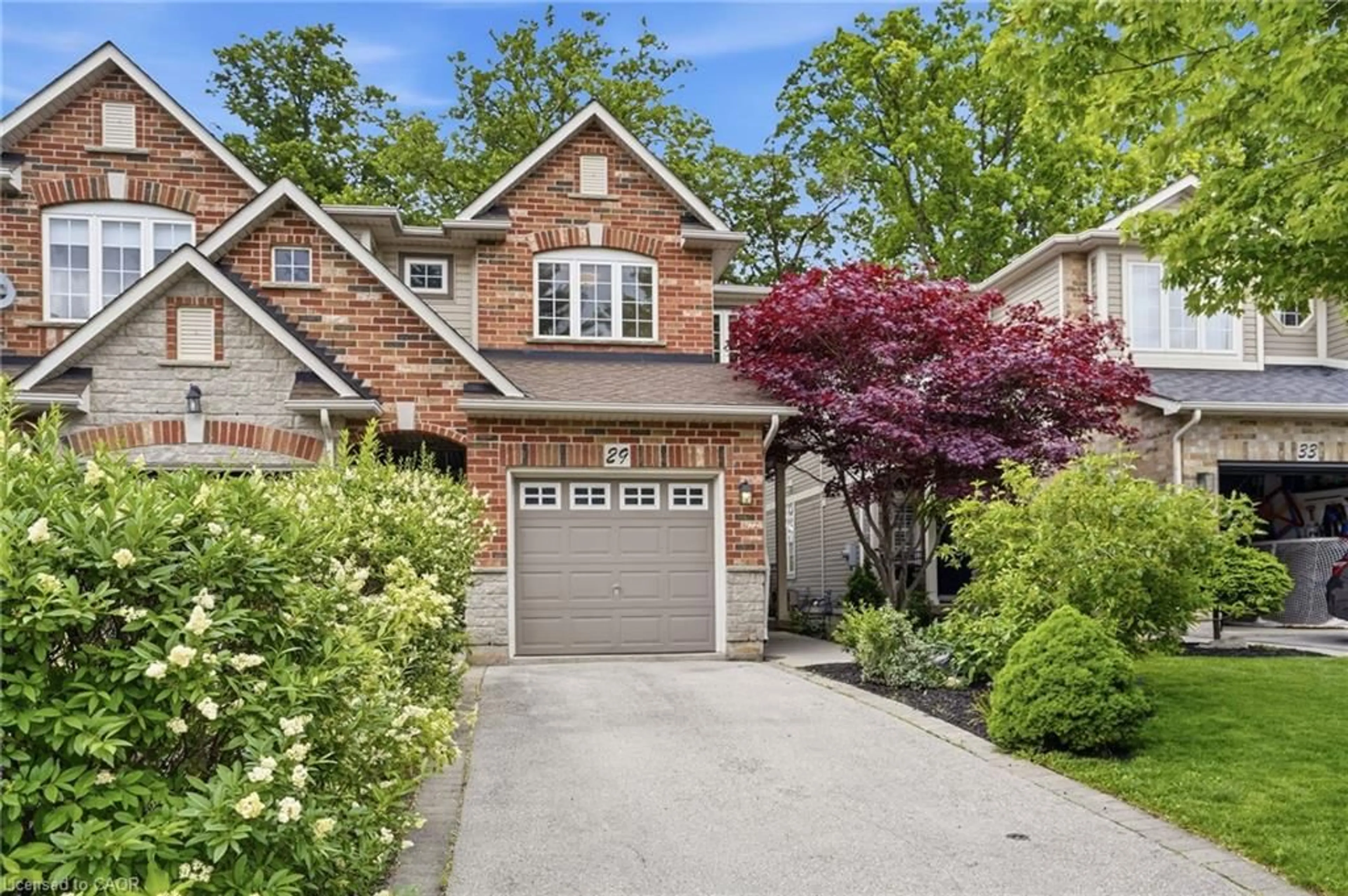 Home with brick exterior material, street for 29 Sunnycroft Crt, Waterdown Ontario L8B 0L3