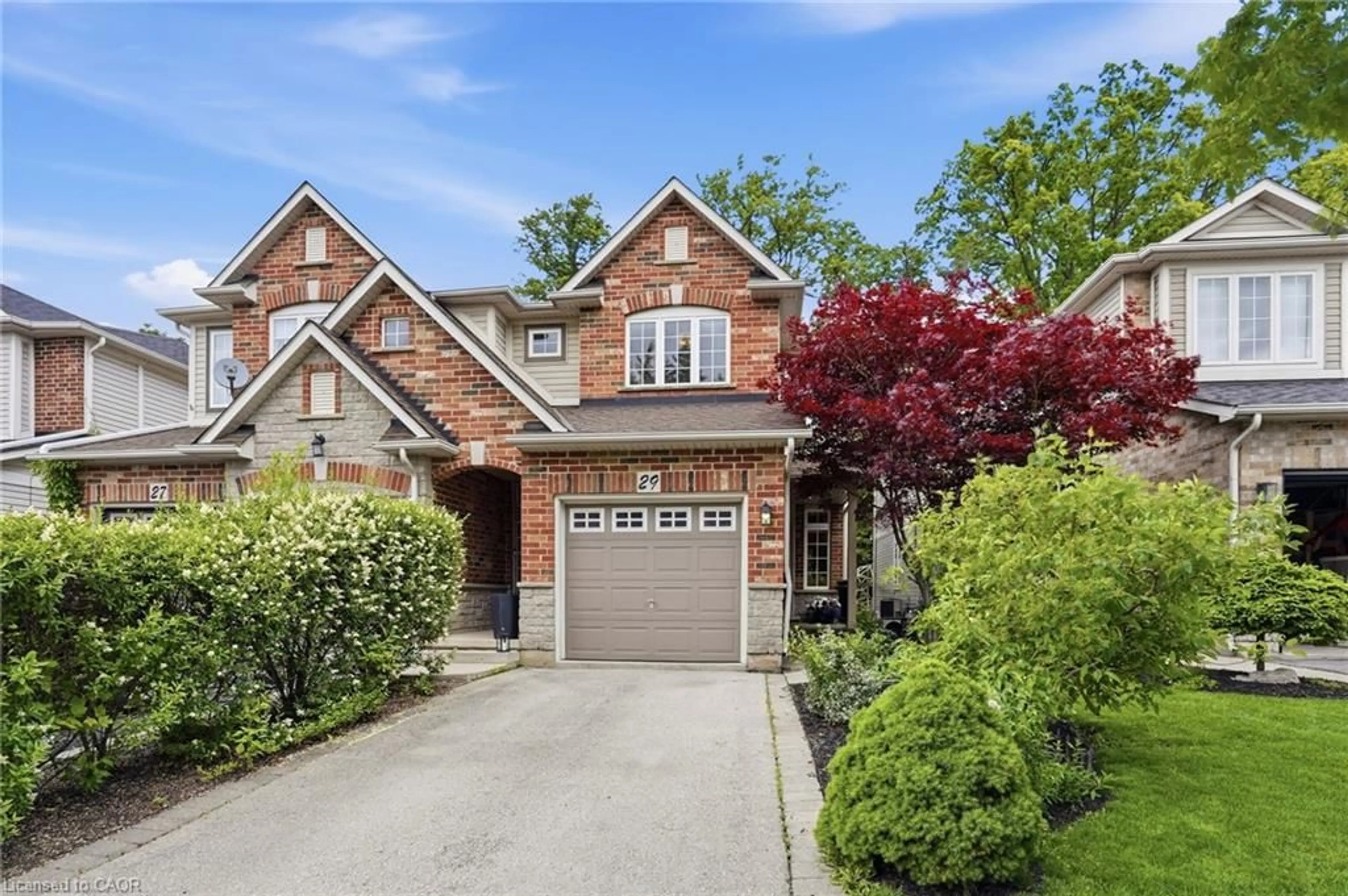 Home with brick exterior material, street for 29 Sunnycroft Crt, Waterdown Ontario L8B 0L3