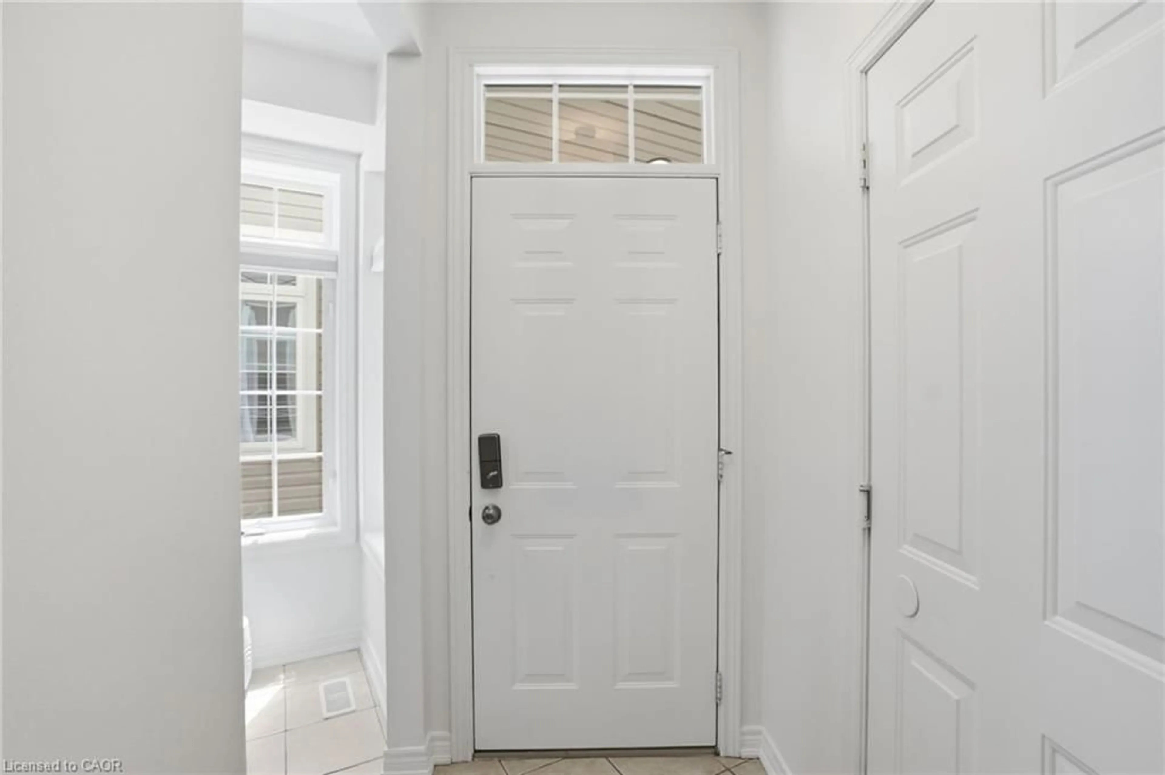 Indoor entryway for 29 Sunnycroft Crt, Waterdown Ontario L8B 0L3