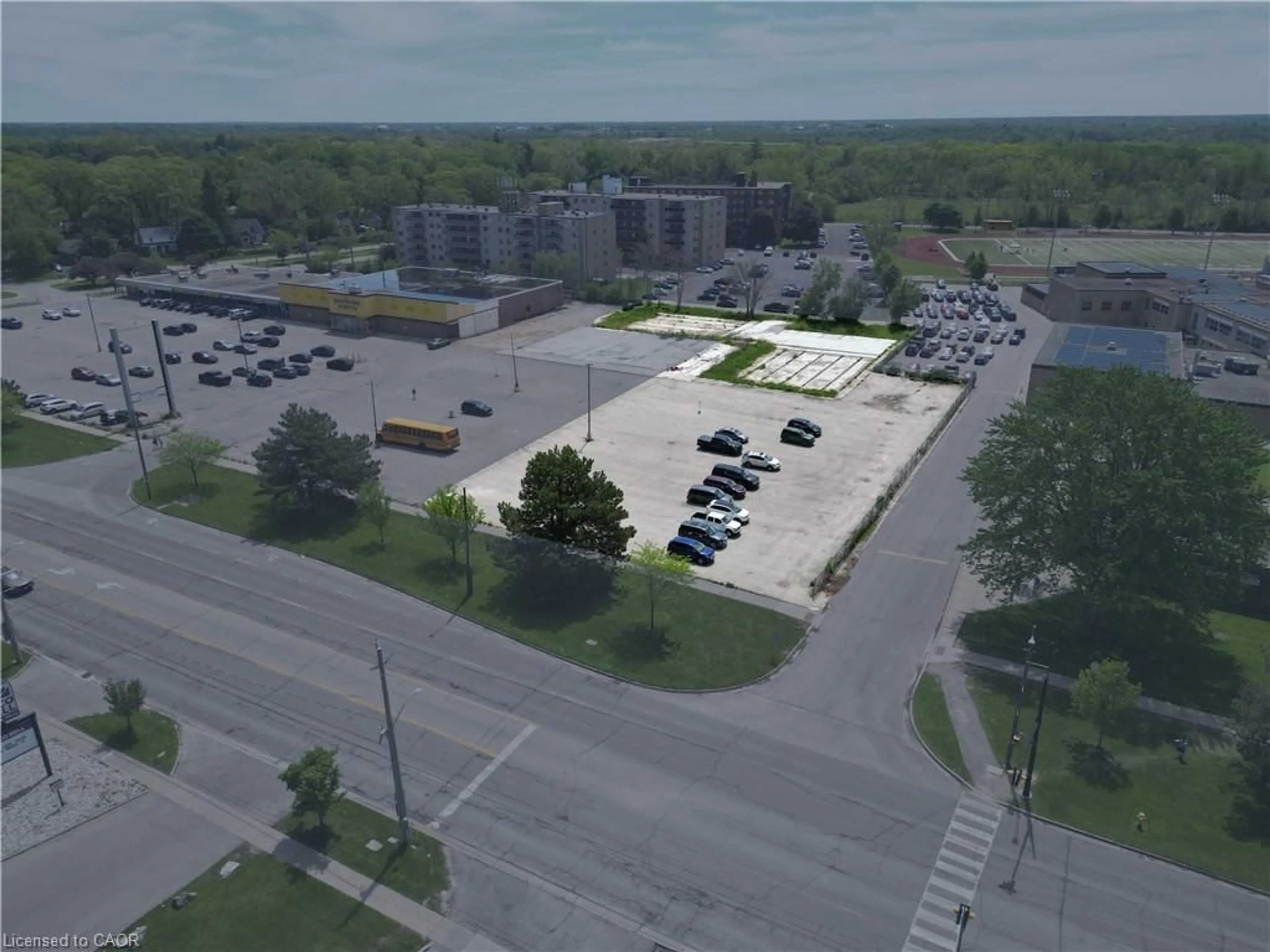 A pic from outside/outdoor area/front of a property/back of a property/a pic from drone, street for 639-641 Colborne St, Brantford Ontario N3S 3M8
