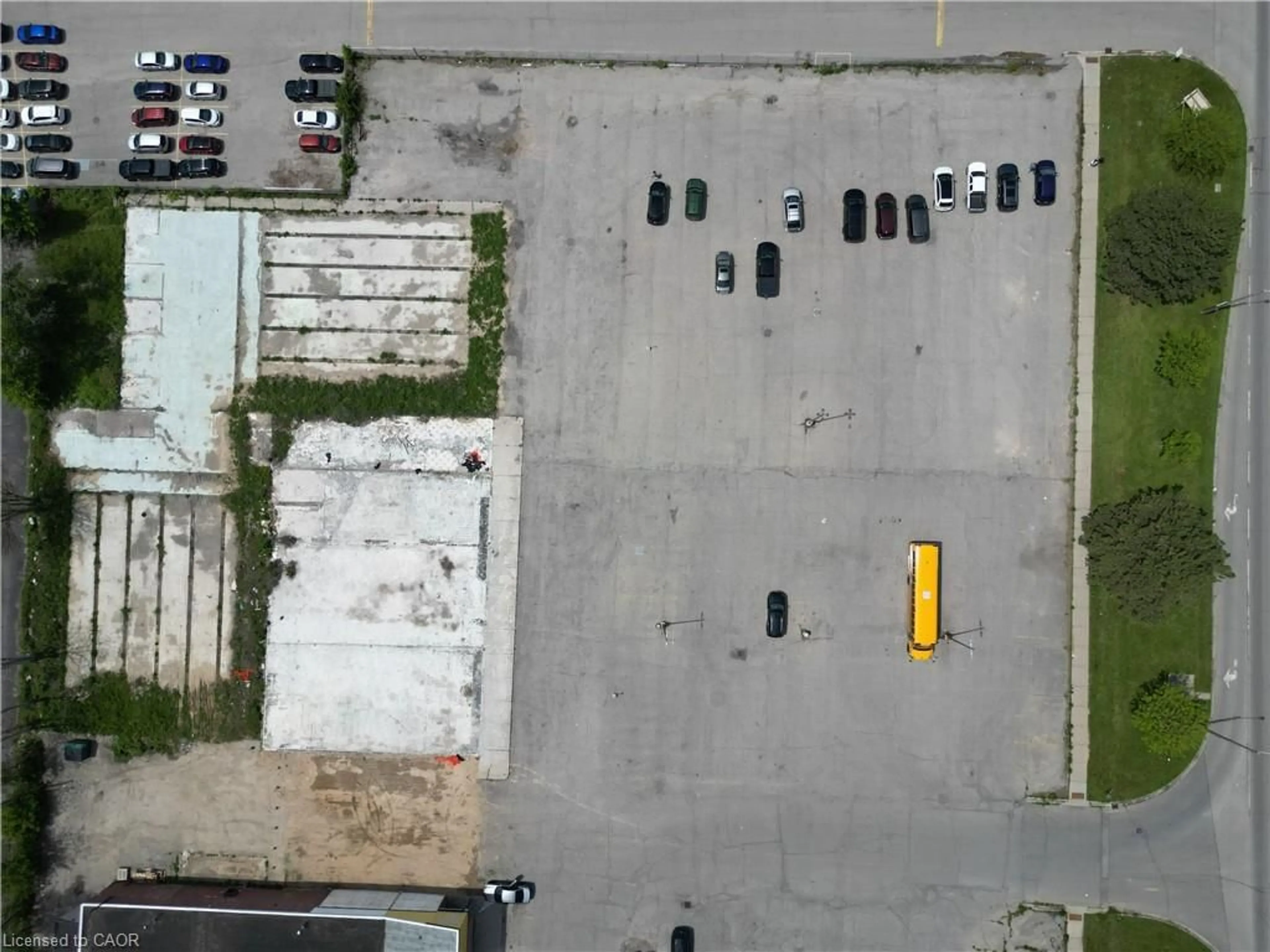 A pic from outside/outdoor area/front of a property/back of a property/a pic from drone, street for 639-641 Colborne St, Brantford Ontario N3S 3M8
