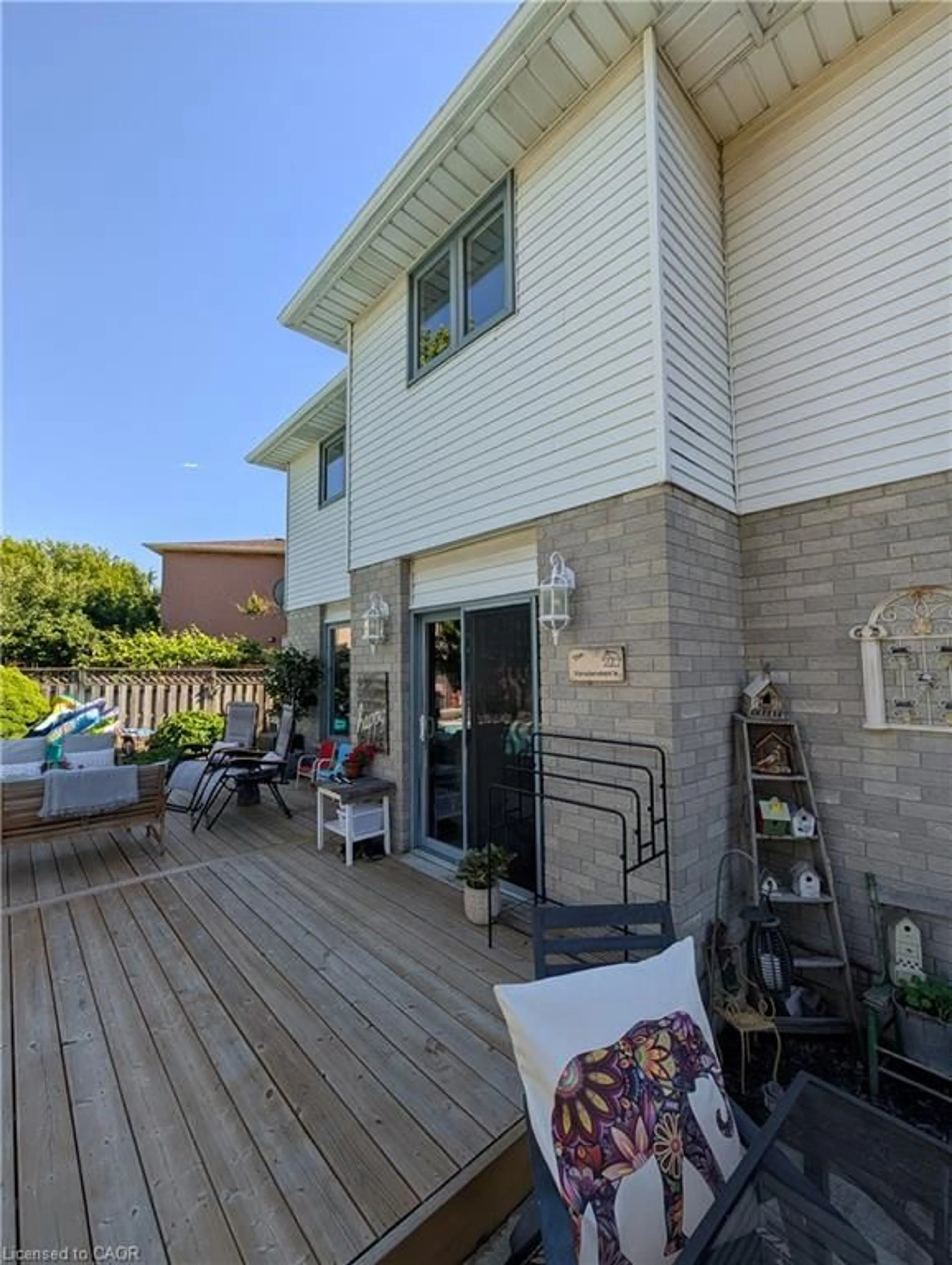 Patio, street for 7 Corsica Crt, Hamilton Ontario L9B 2E2